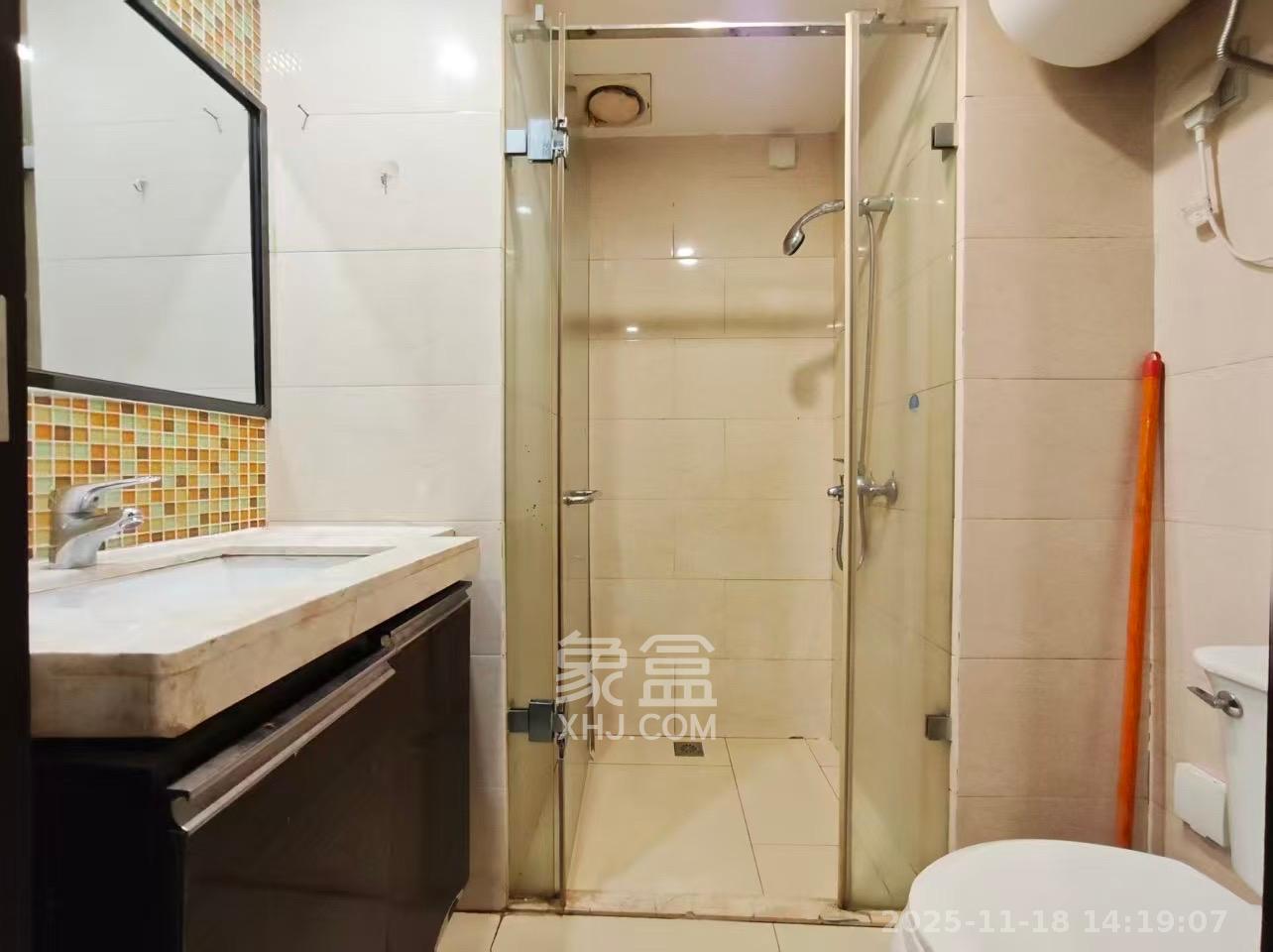 德思勤城市广场(宝格丽公寓) 1室1厅1卫 1700.0元/月 德思勤城市广场(宝格丽公寓) 1室1厅1卫 1700.0元/月室内图