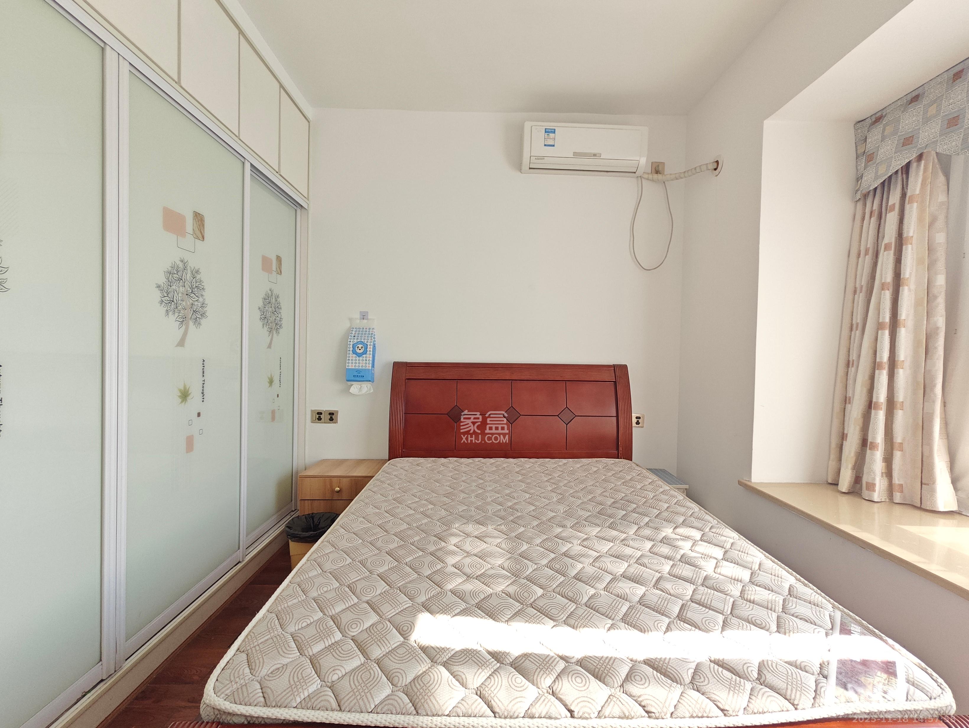 米兰春天  4室2厅2卫    2000.0元/月室内图