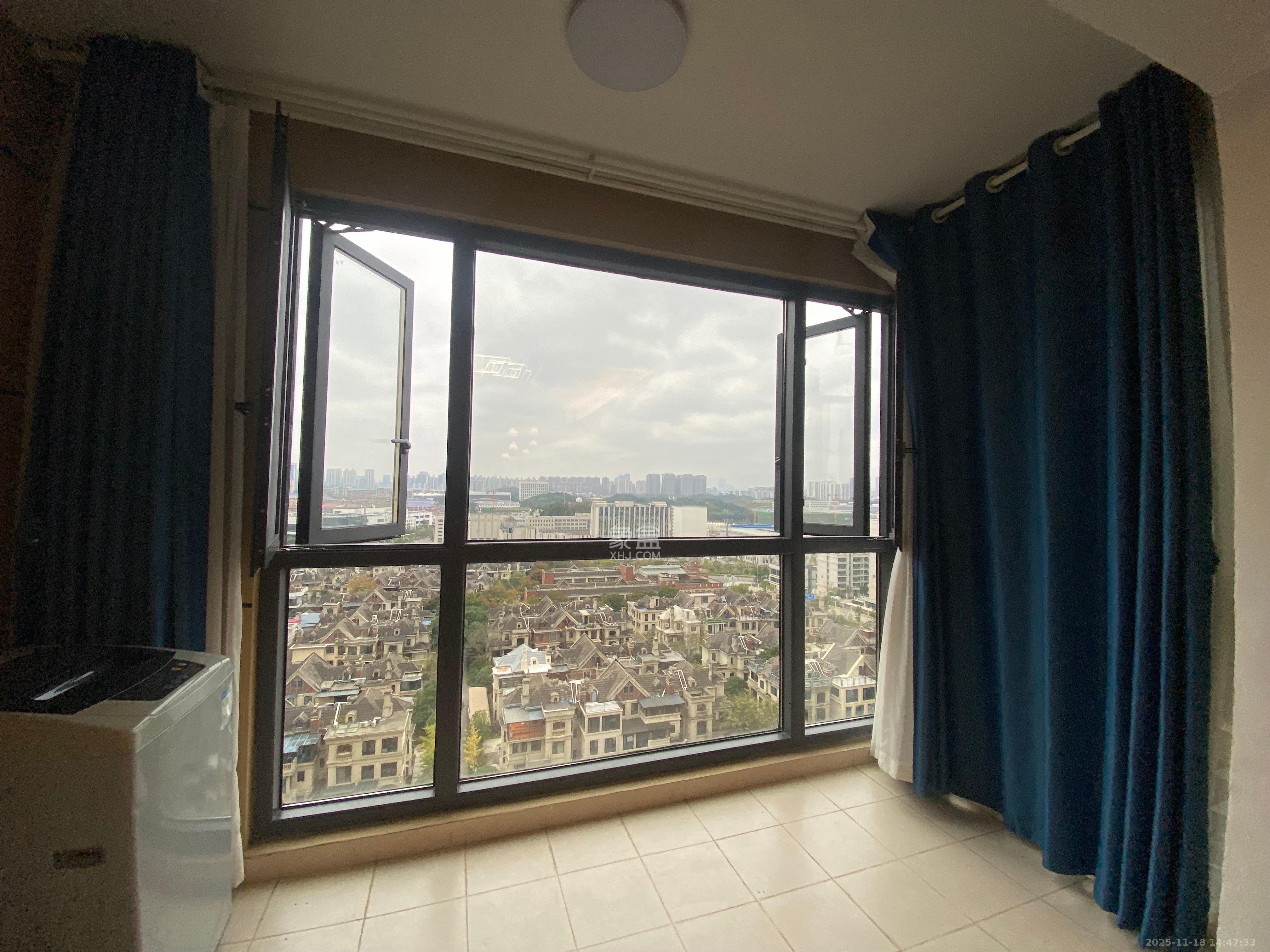 保利香槟国际  3室2厅1卫    1900.0元/月室内图