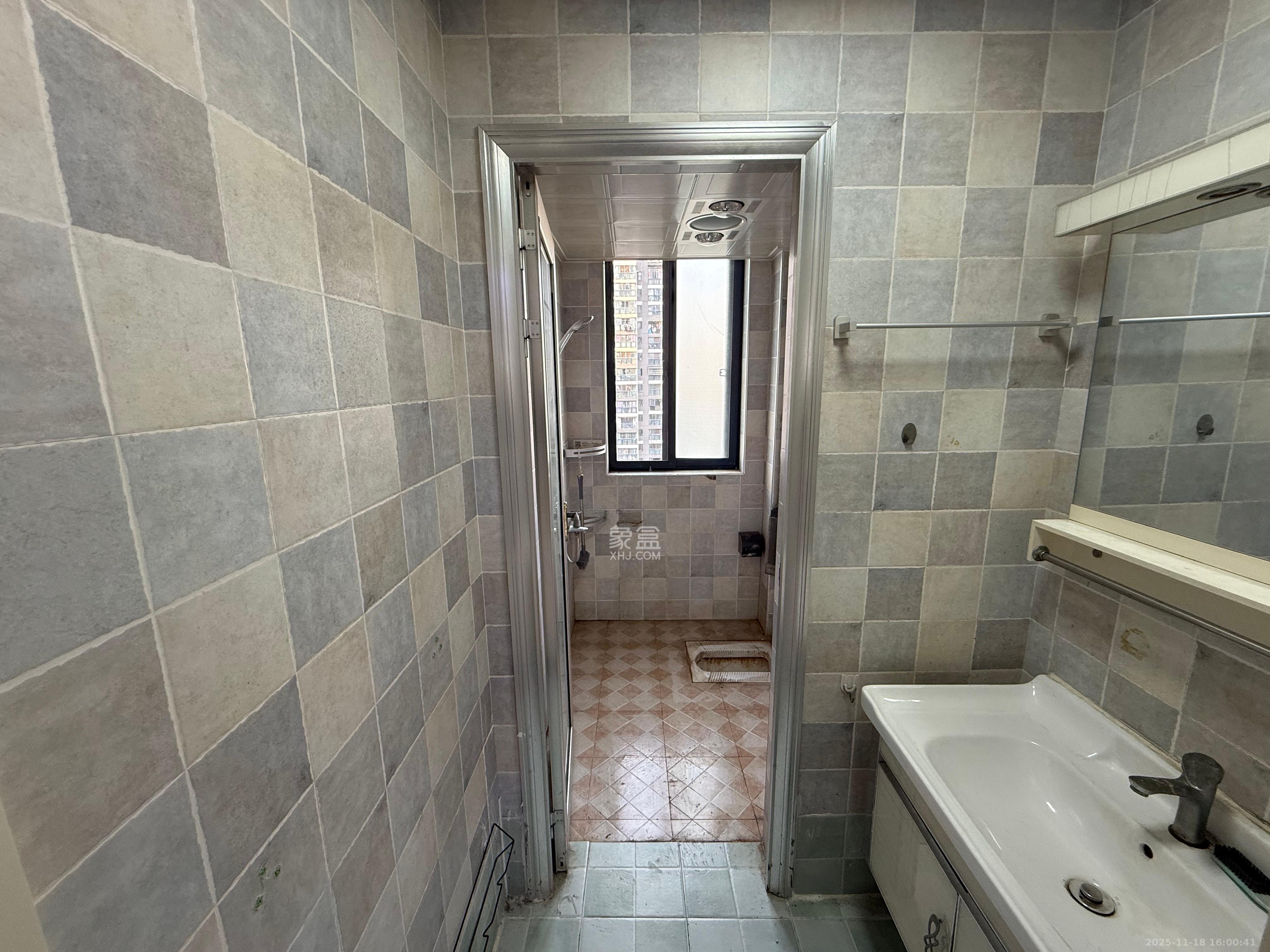 钱隆学府一、二期  2室2厅1卫    1800.0元/月室内图