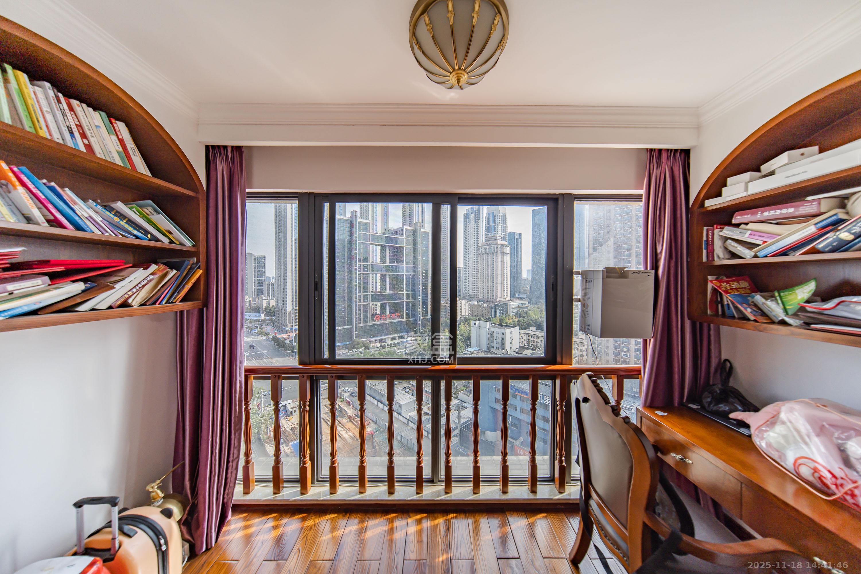 天健壹平方英里（天健芙蓉盛世二期）  3室2厅2卫    130.0万阳台