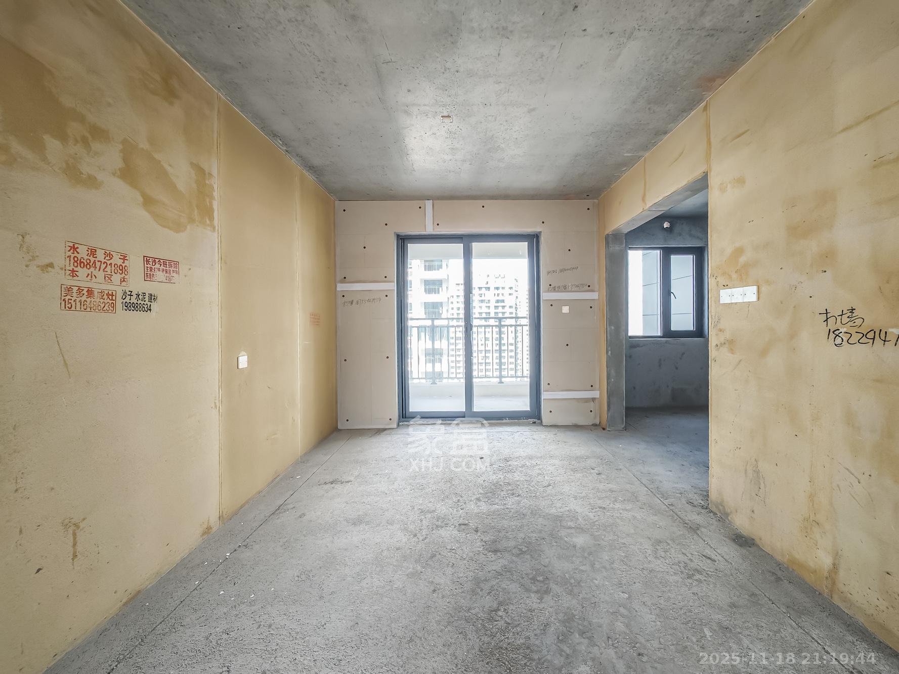 长沙北中心保利时代C区 4室2厅2卫 110.0万 长沙北中心保利时代C区 4室2厅2卫 110.0万客厅