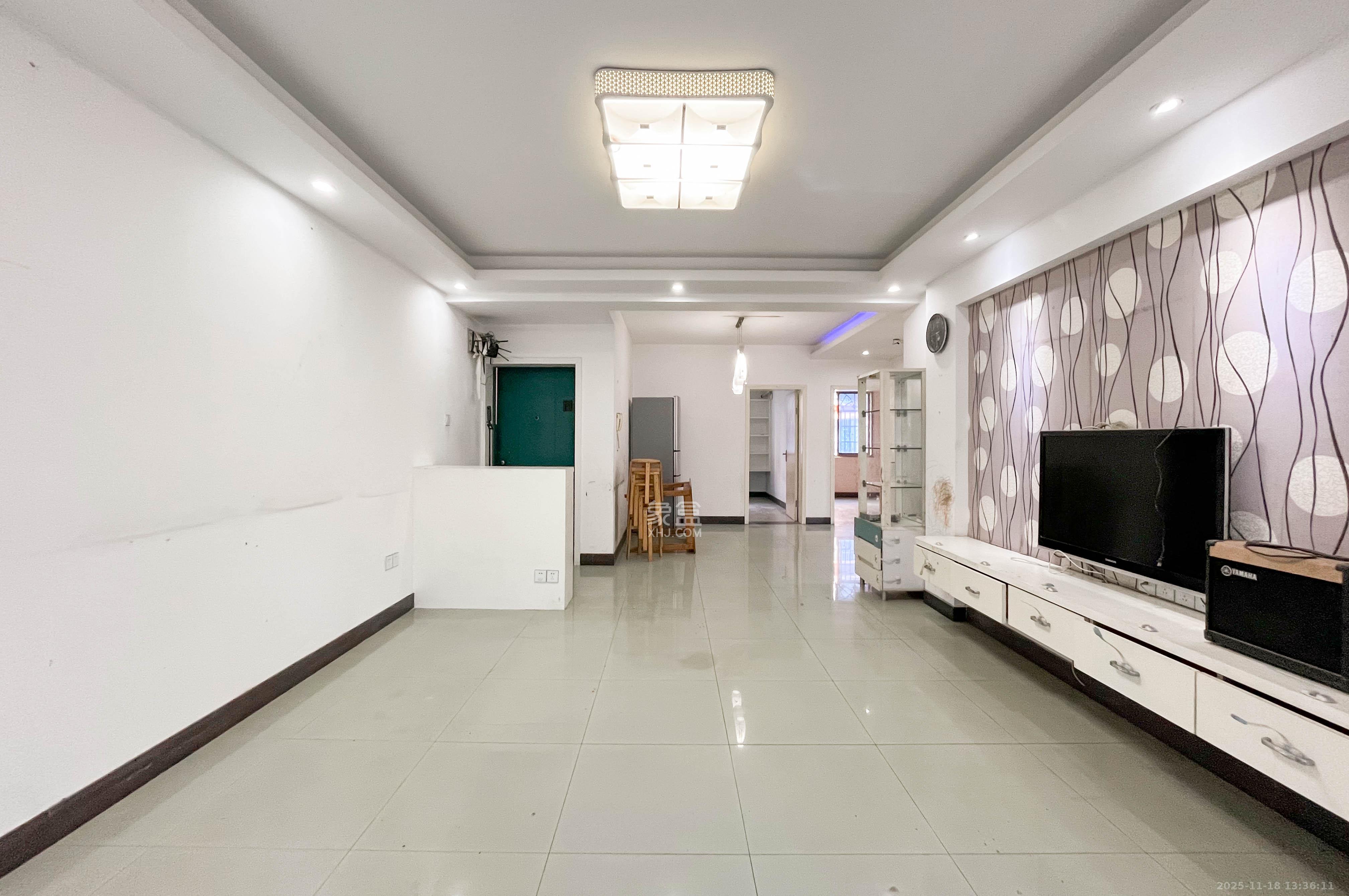 阳明山庄 3室0厅0卫 61.0万 阳明山庄 3室0厅0卫 61.0万客厅