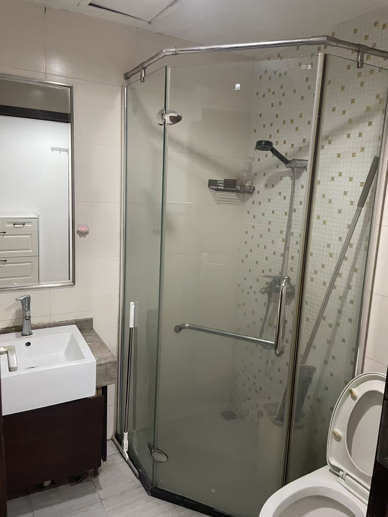 嘉茂大厦 1室0厅1卫 1100.0元/月 嘉茂大厦 1室0厅1卫 1100.0元/月室内图