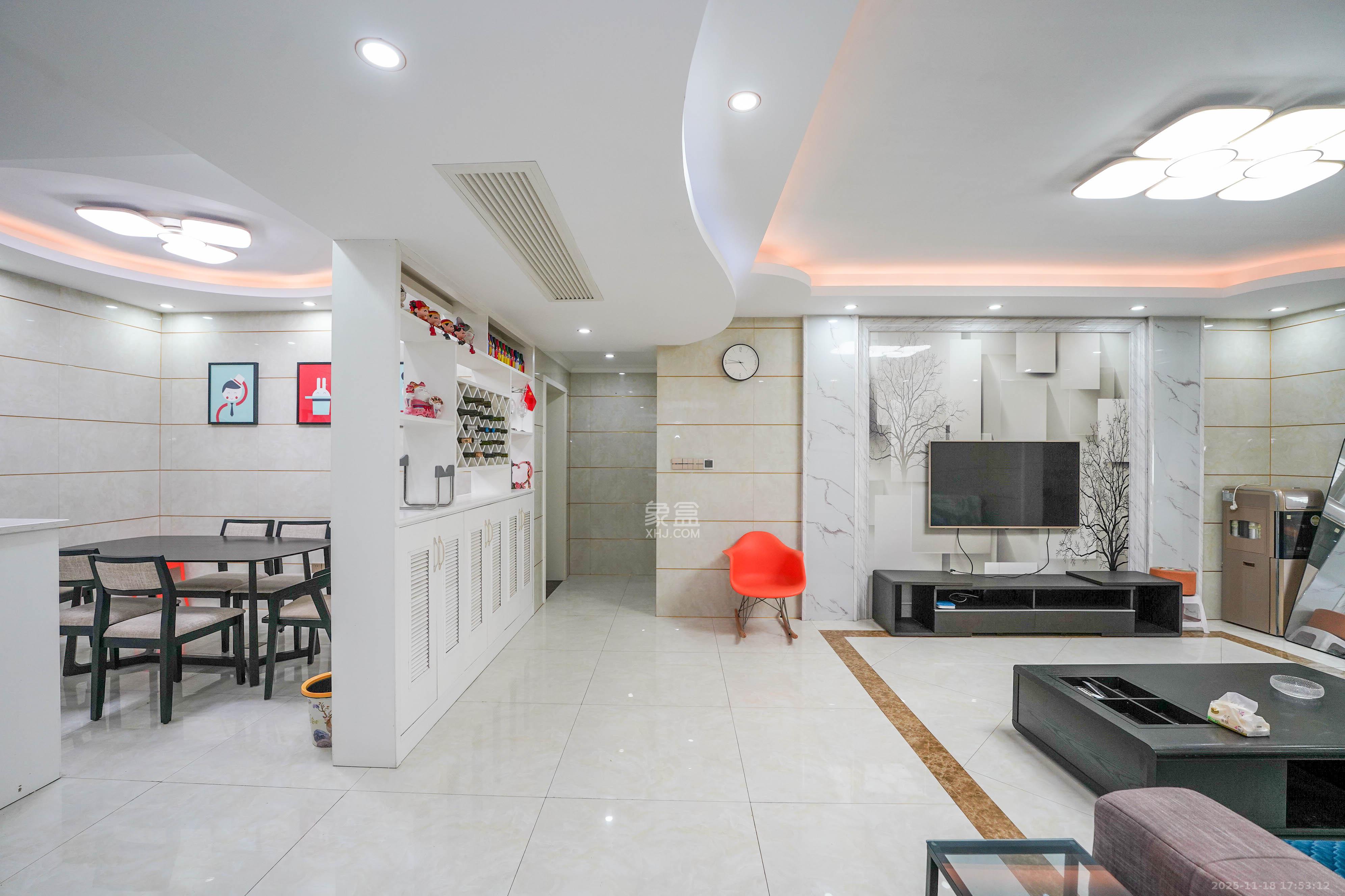 理工大学职工单位房青年汇 3室2厅2卫 88.0万 理工大学职工单位房青年汇 3室2厅2卫 88.0万客厅