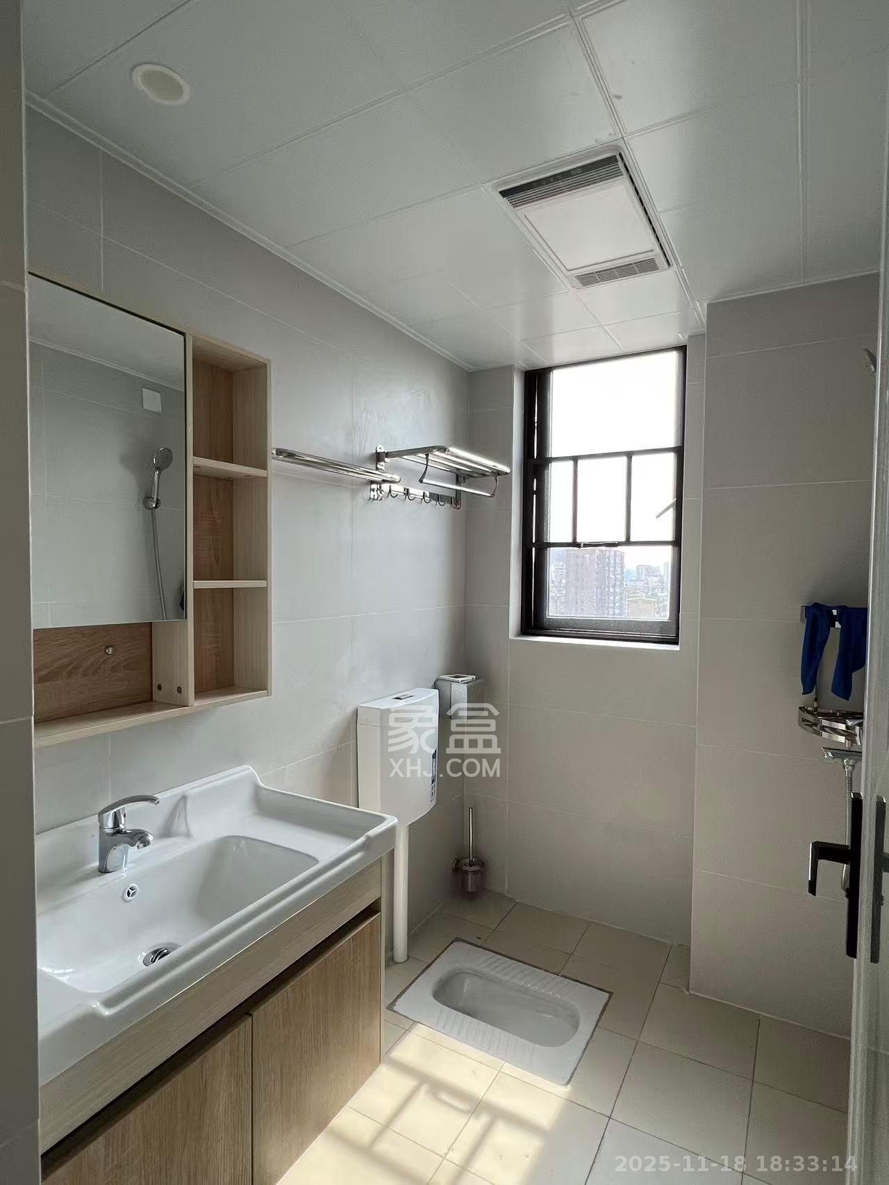 天城国际广场  3室2厅1卫    3200.0元/月室内图