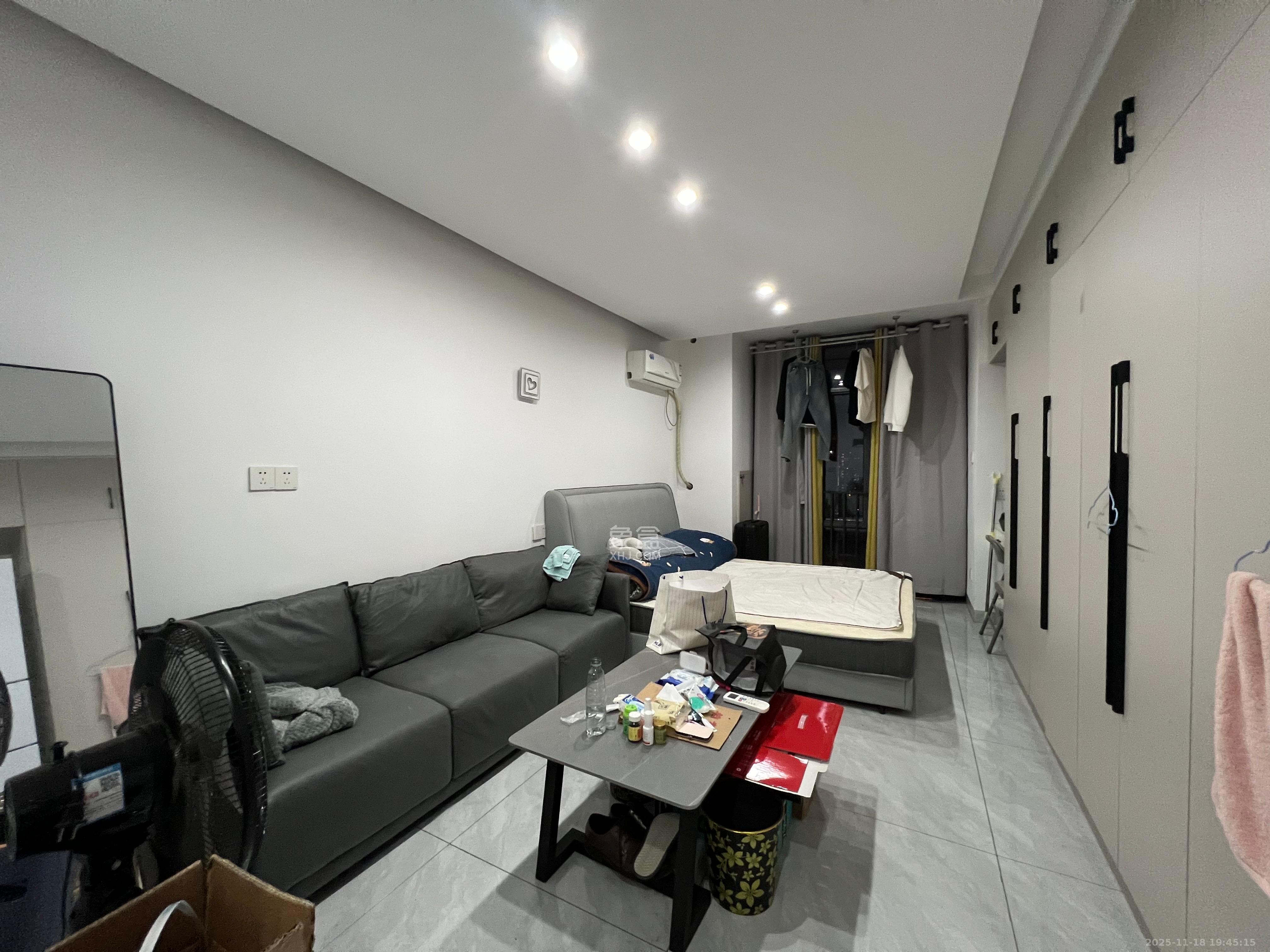 启迪协信中心  1室1厅1卫    1800.0元/月