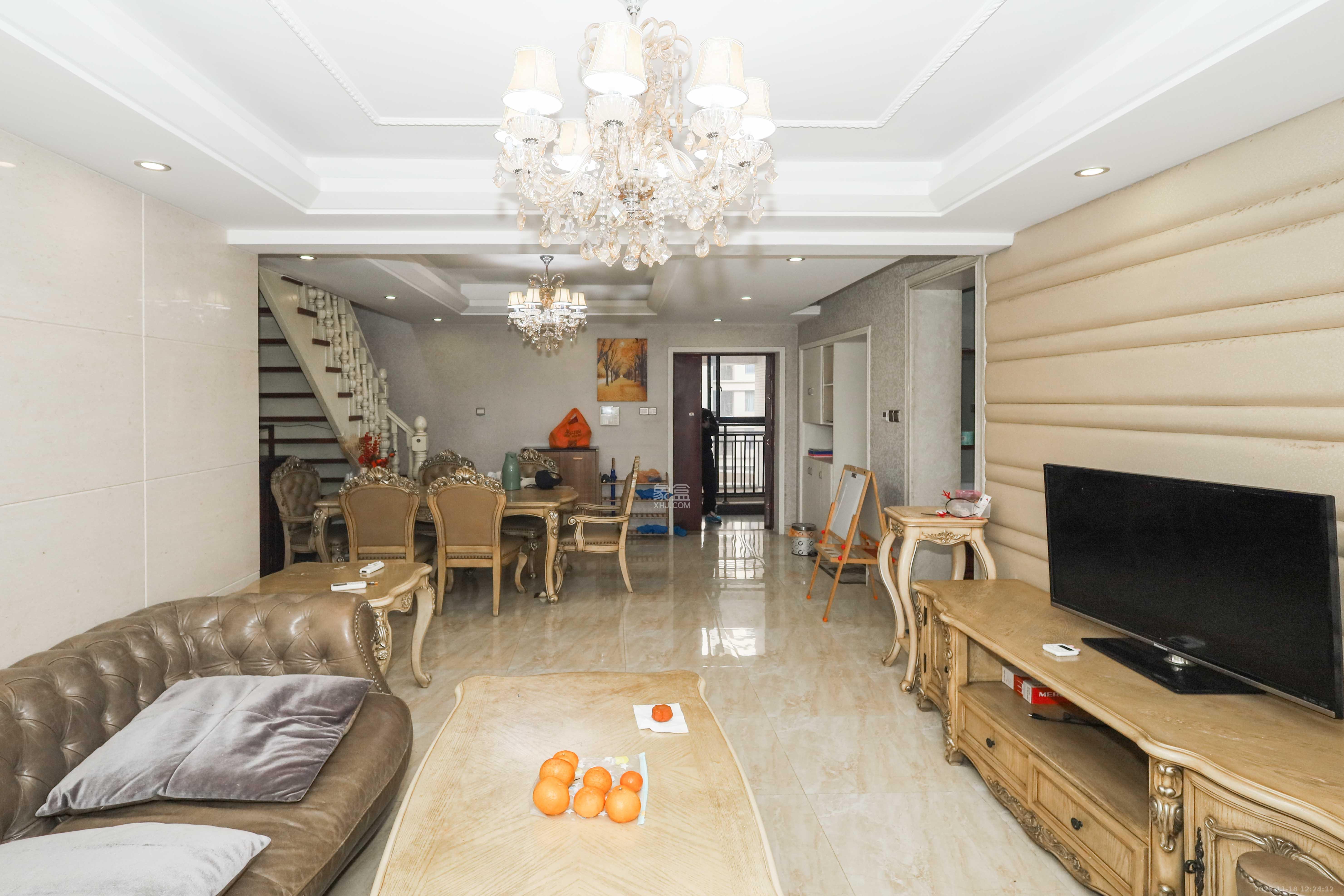 保利麓谷林语D区 3室2厅2卫 199.0万 保利麓谷林语D区 3室2厅2卫 199.0万客厅