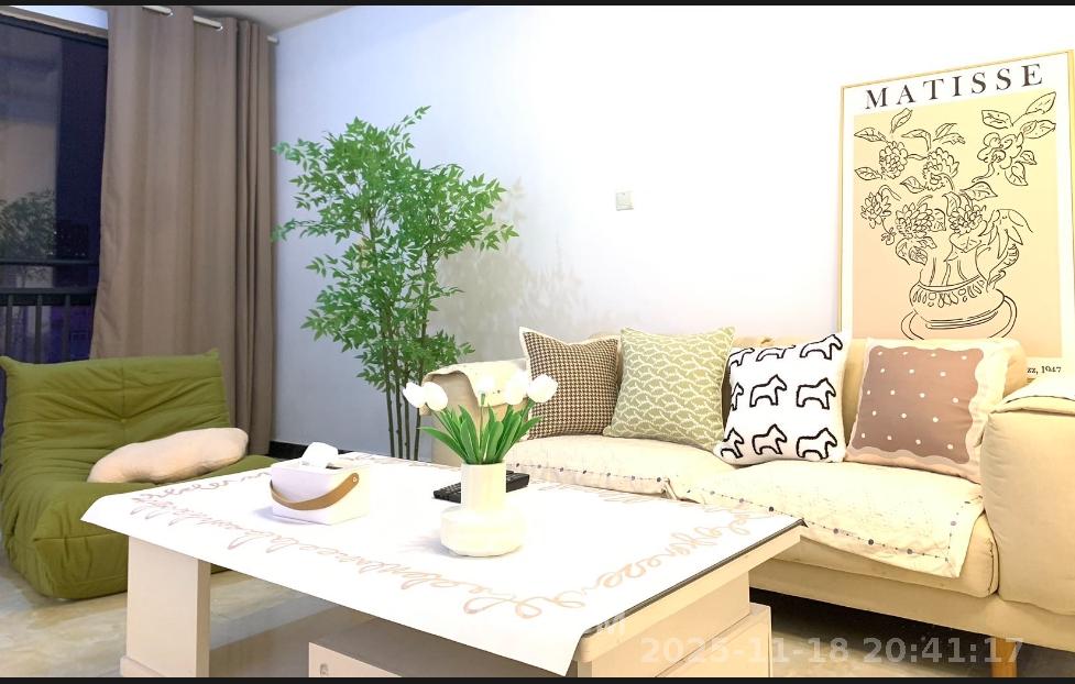 地华梅溪湖畔  1室1厅1卫    2300.0元/月