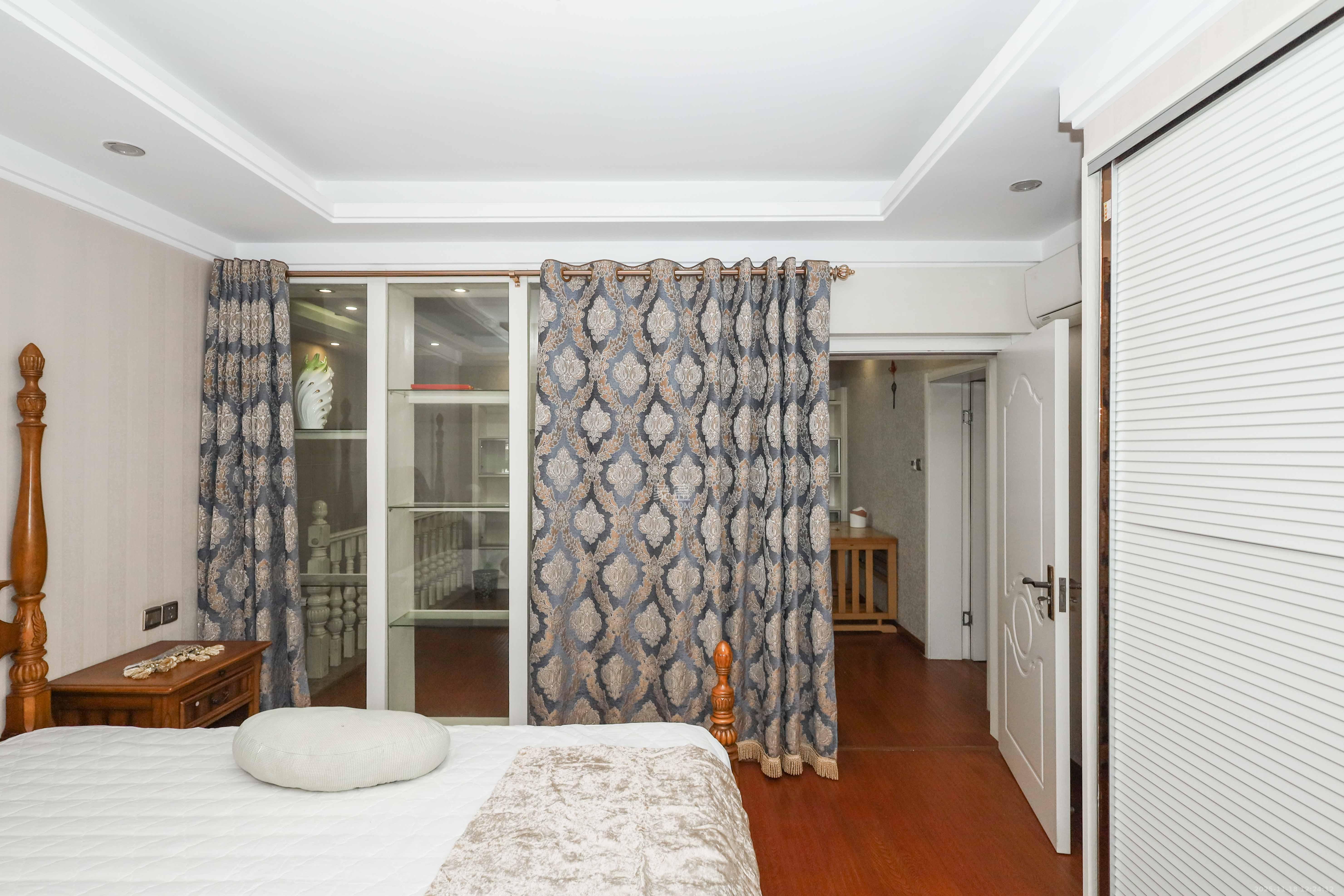 保利麓谷林语D区 3室2厅2卫 199.0万 保利麓谷林语D区 3室2厅2卫 199.0万卧室