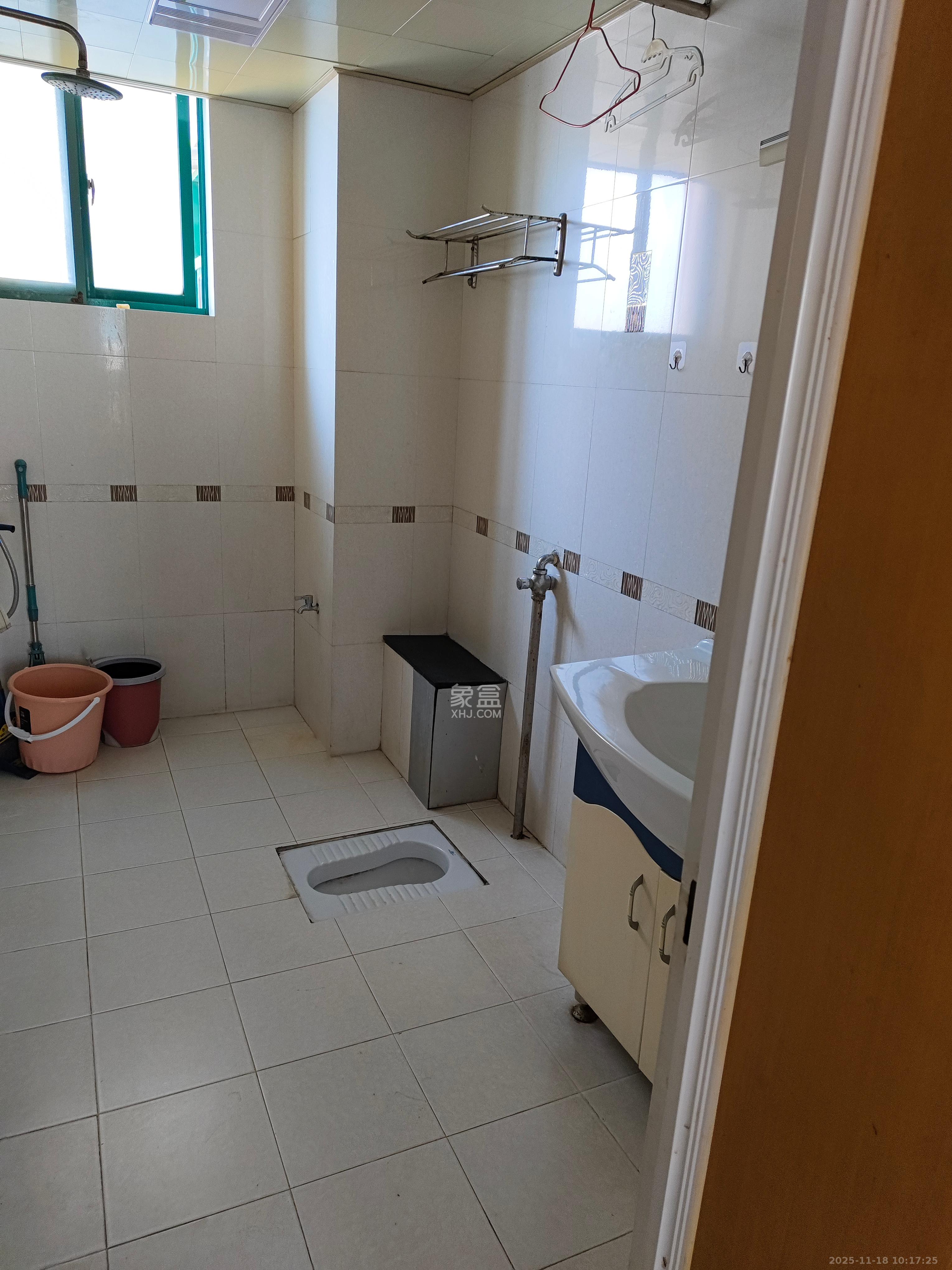 明城公寓  5室2厅2卫    3000.0元/月室内图