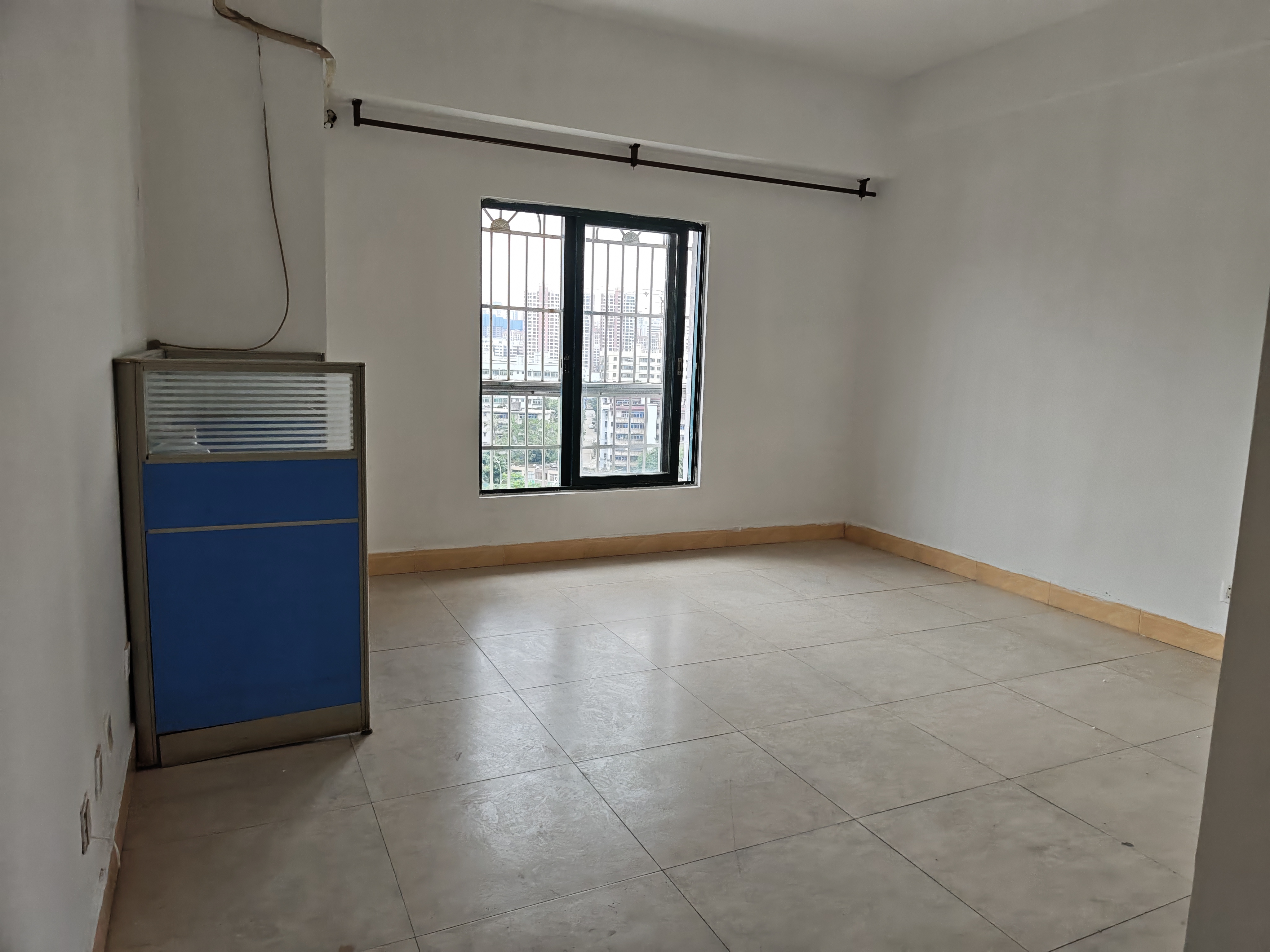 椰岛大厦 3室2厅2卫 3300.0元/月 椰岛大厦 3室2厅2卫 3300.0元/月室内图