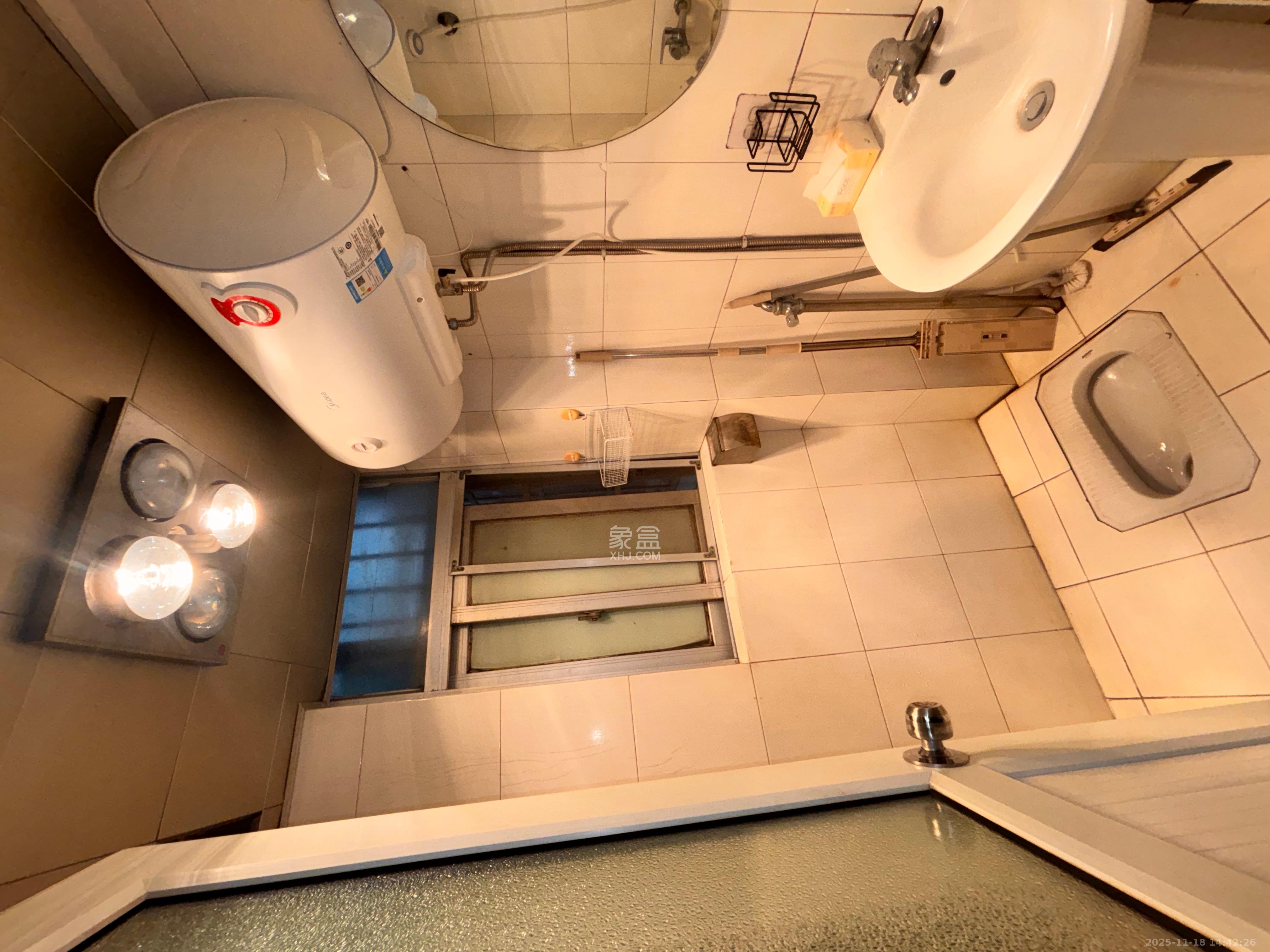 新家园  1室1厅1卫    1700.0元/月室内图