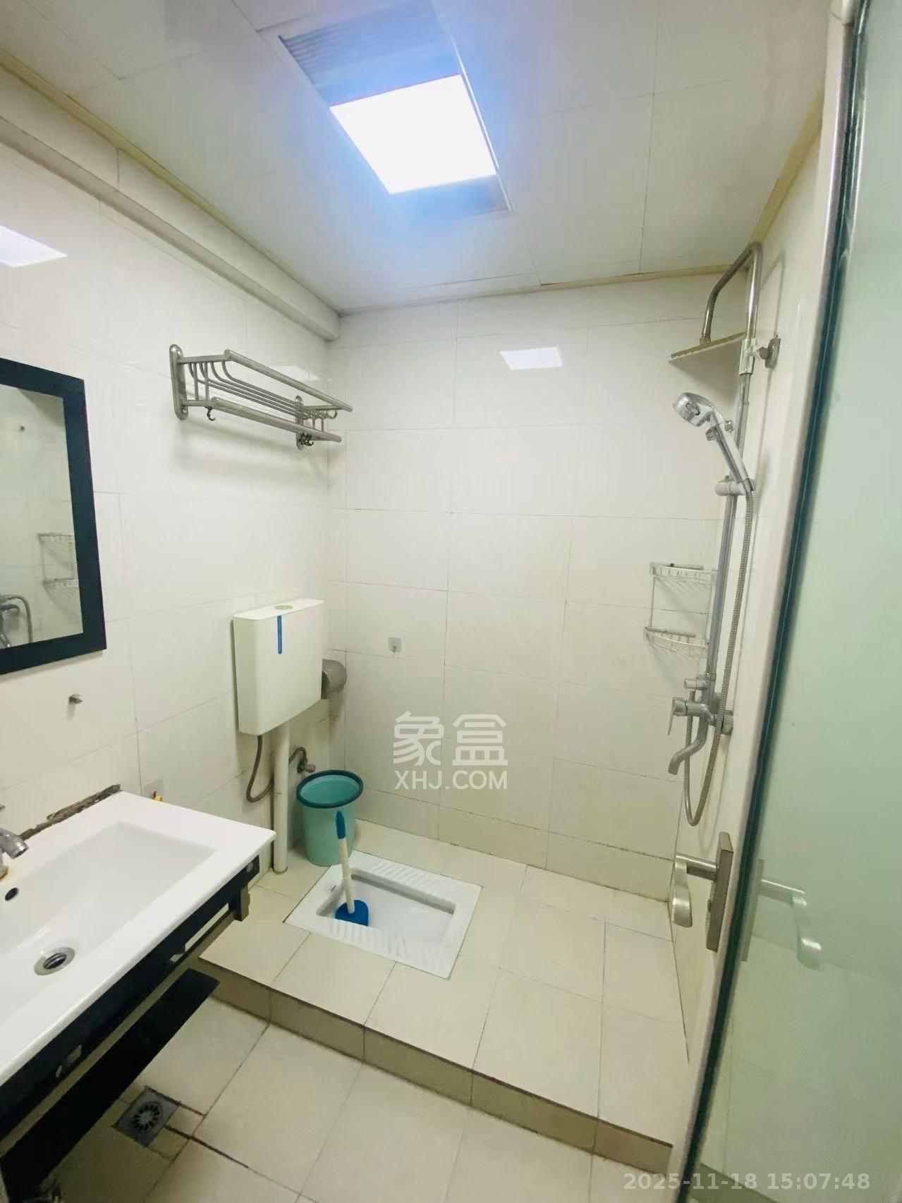 观园国际公寓 1室1厅1卫 1500.0元/月 观园国际公寓 1室1厅1卫 1500.0元/月室内图