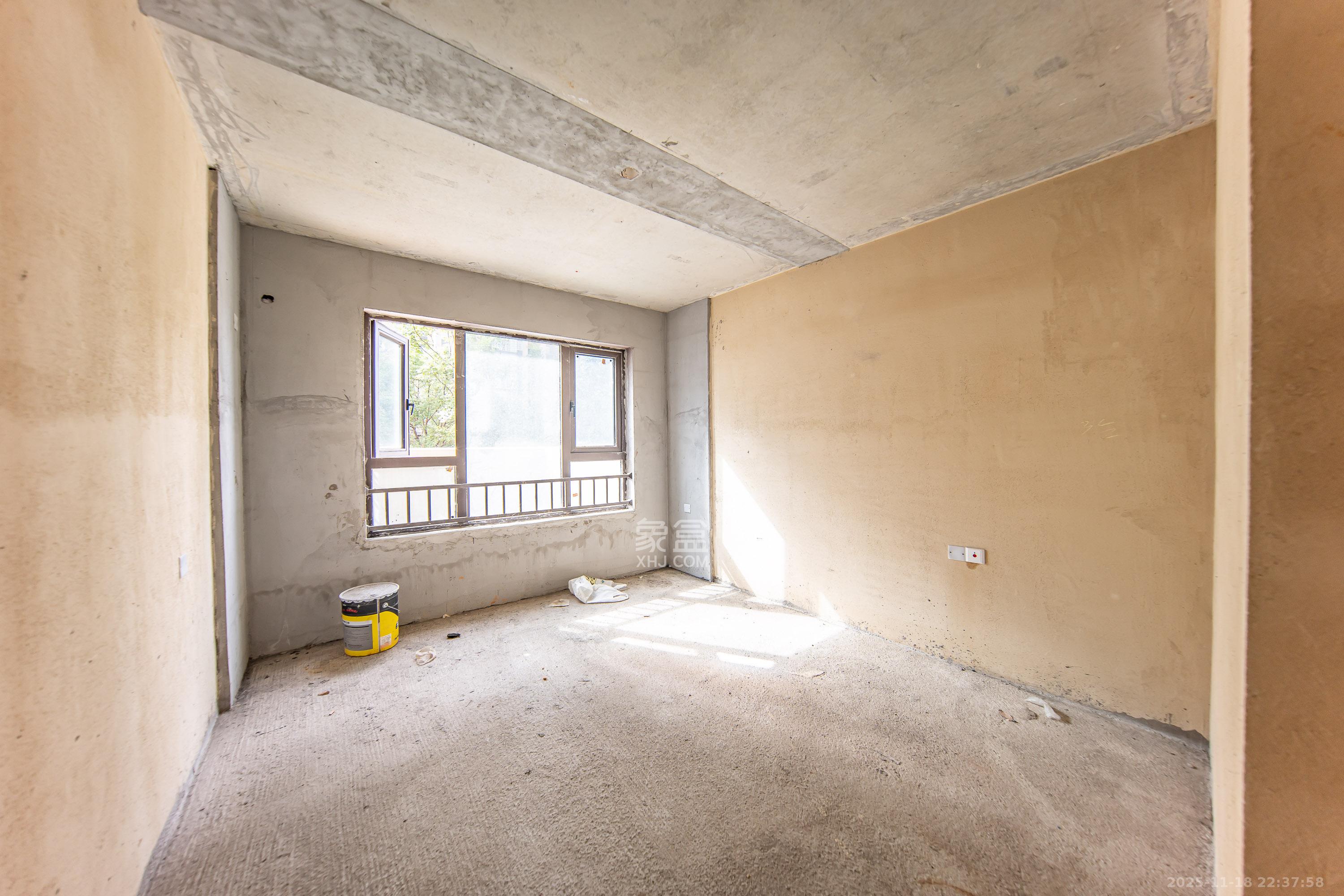 城发恒伟星雅韵（恒伟星辉苑）  4室2厅2卫    136.0万卧室