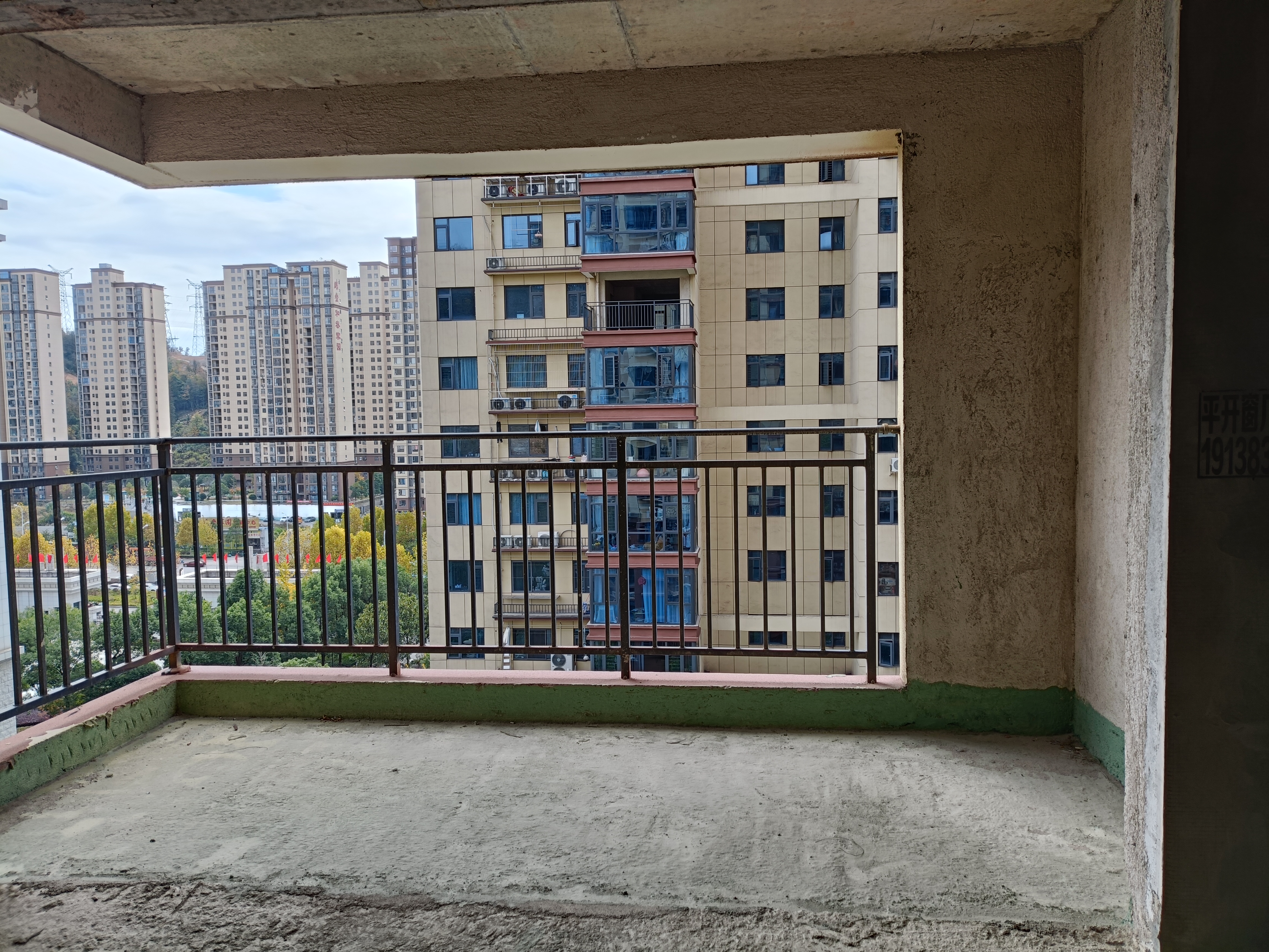 石化大院  3室2厅2卫    60.0万