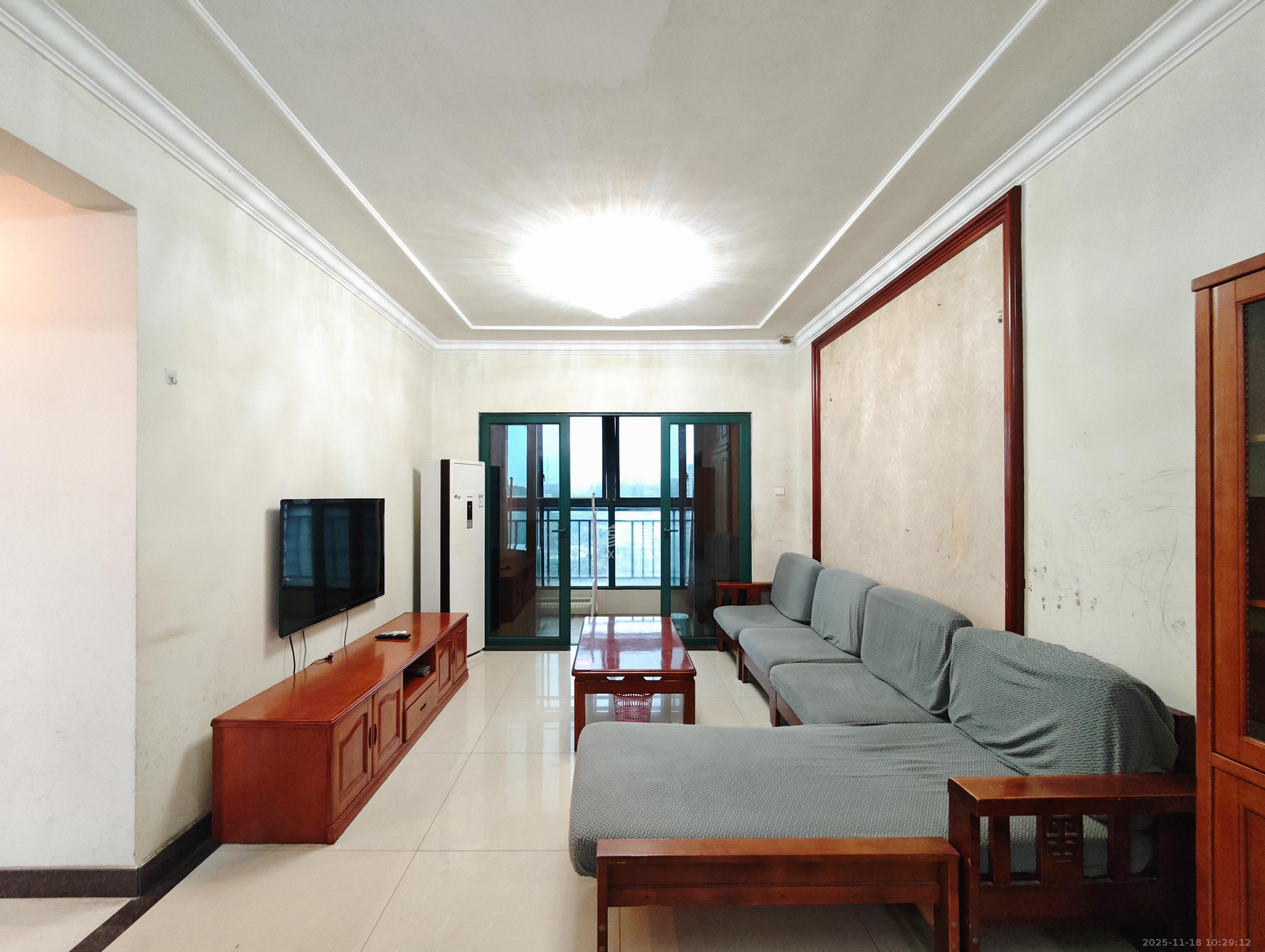 恒大城 3室2厅2卫 65.0万 恒大城 3室2厅2卫 65.0万客厅