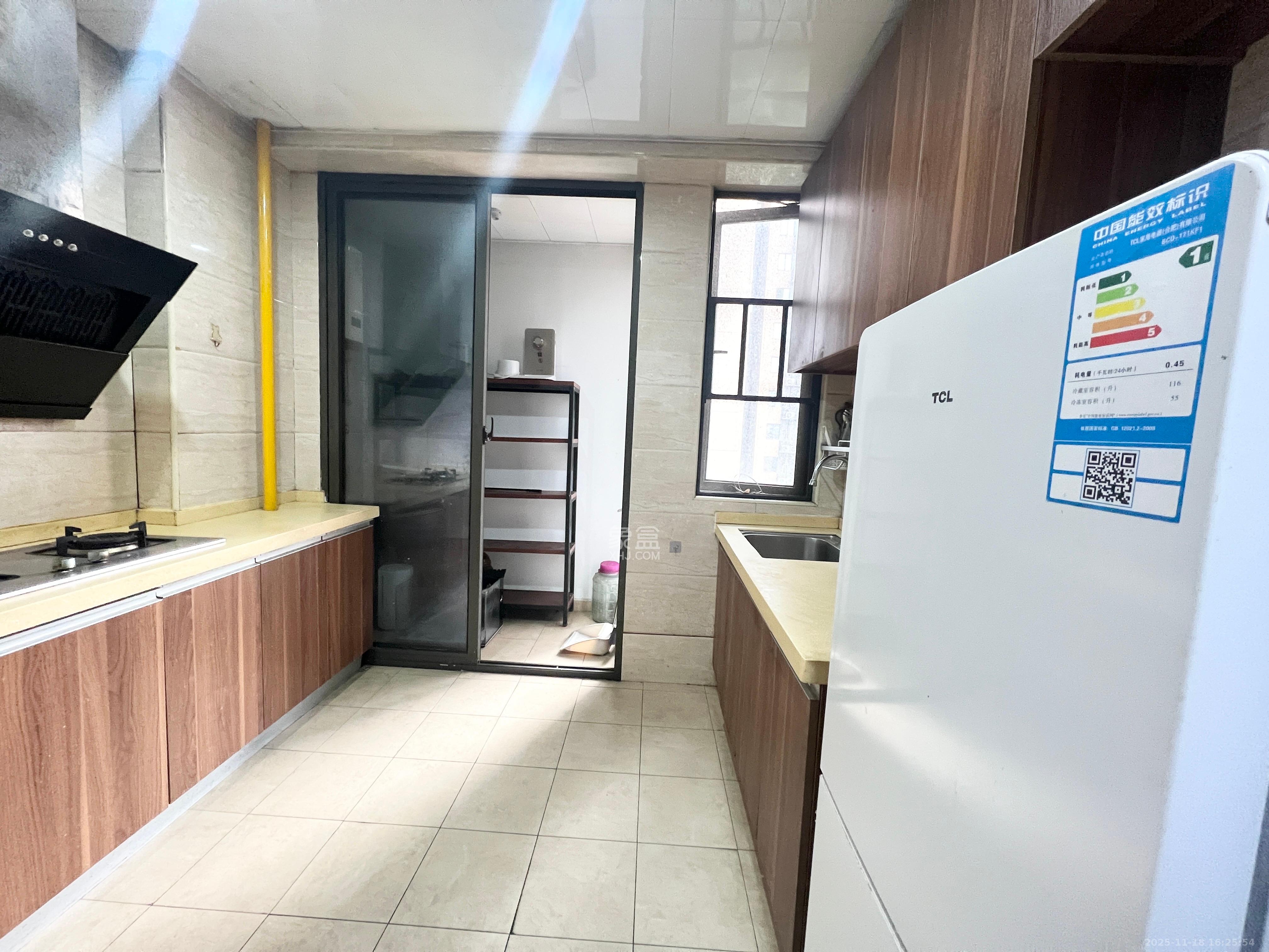 麓谷小镇  3室2厅1卫    2200.0元/月室内图