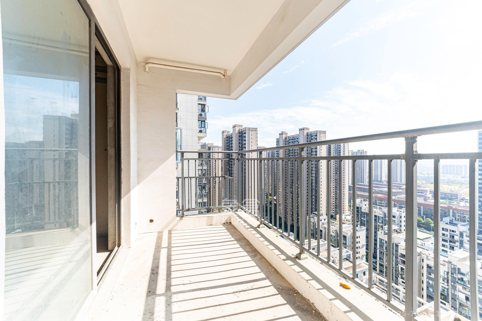 旭辉汇樾城  4室2厅2卫    90.0万阳台