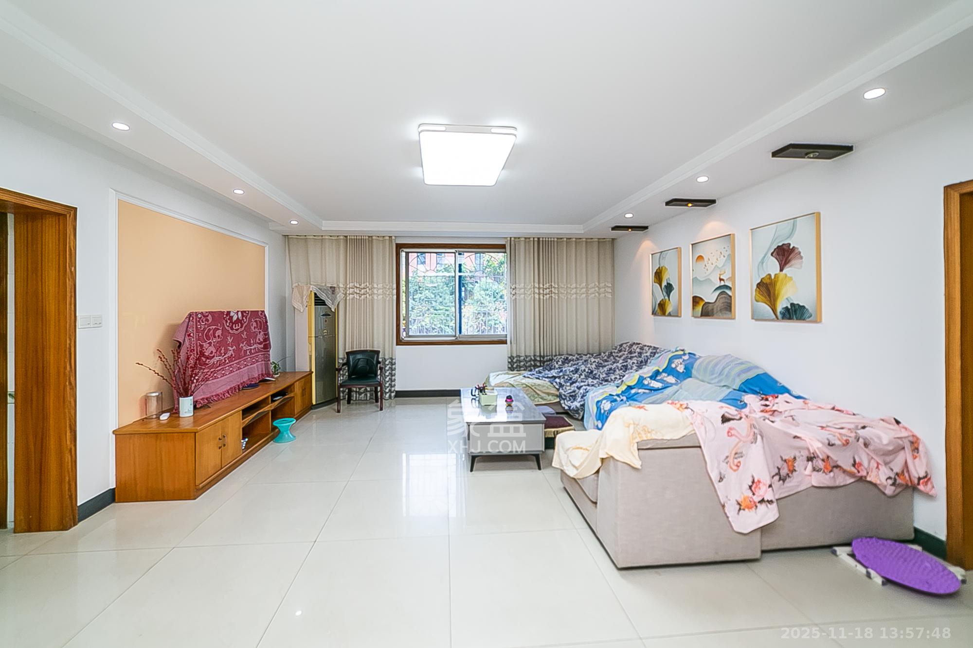 长征花园  3室2厅2卫    2200.0元/月