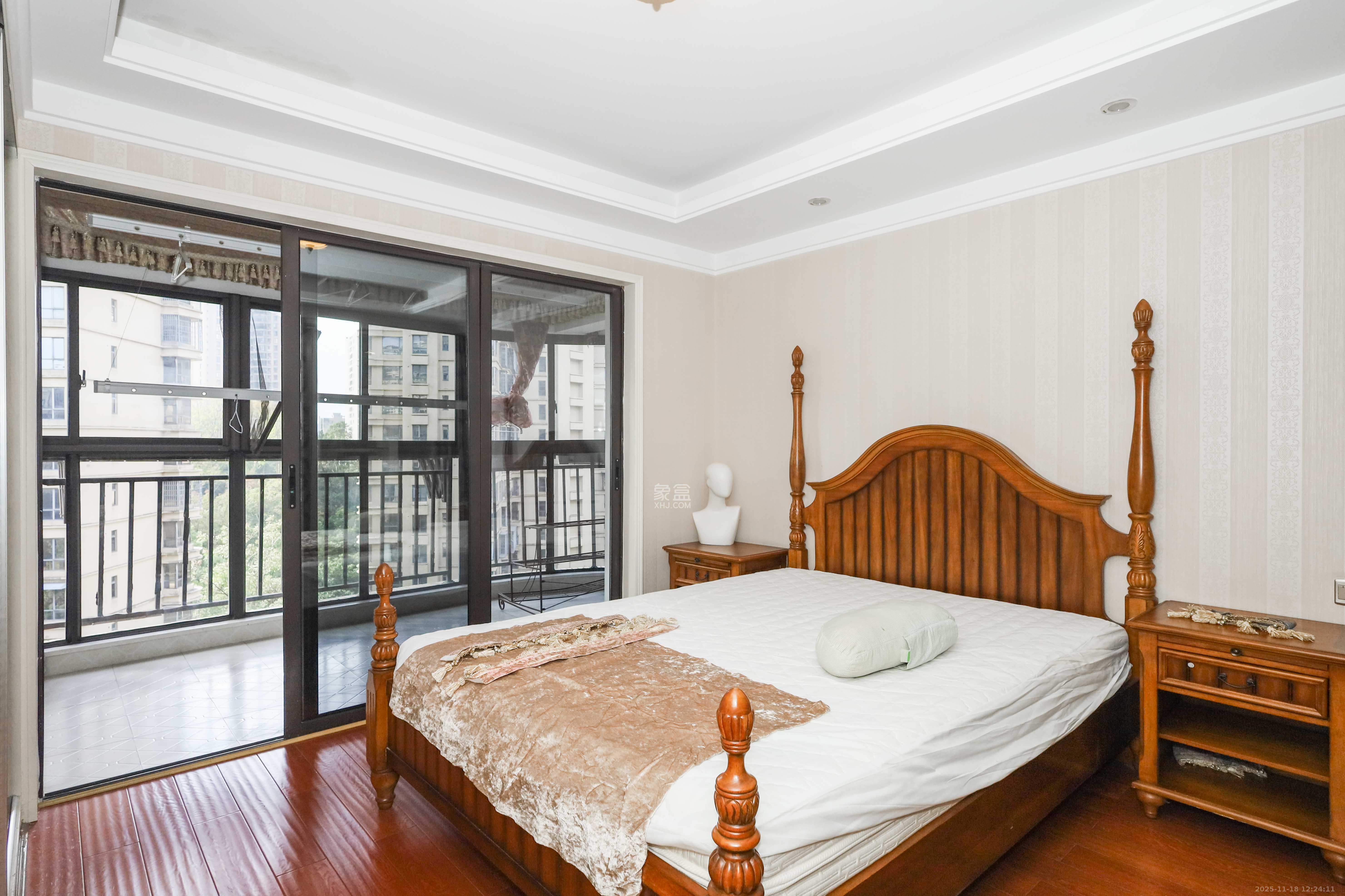 保利麓谷林语D区 3室2厅2卫 199.0万 保利麓谷林语D区 3室2厅2卫 199.0万卧室