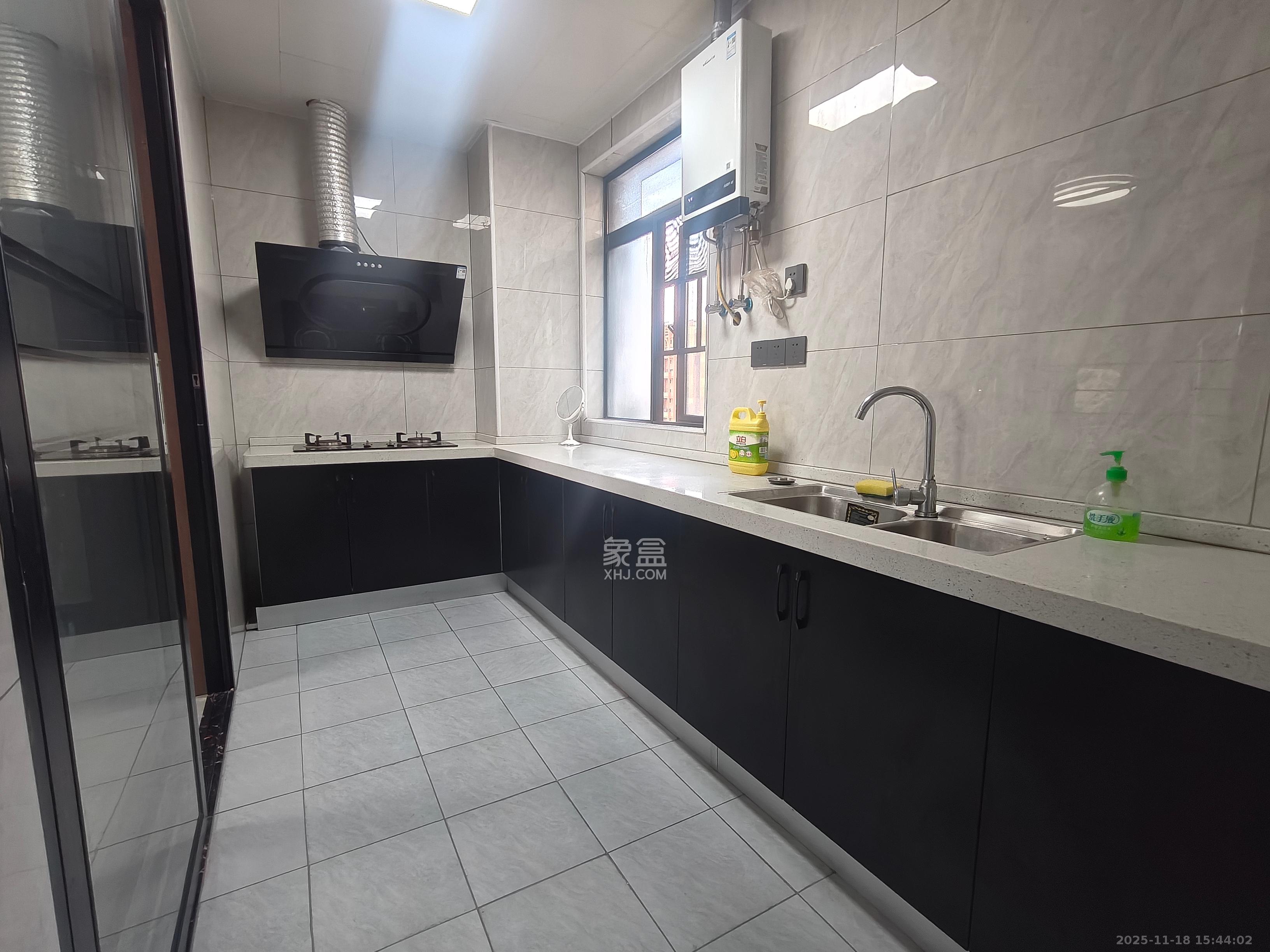 和庄  3室2厅2卫    2800.0元/月室内图