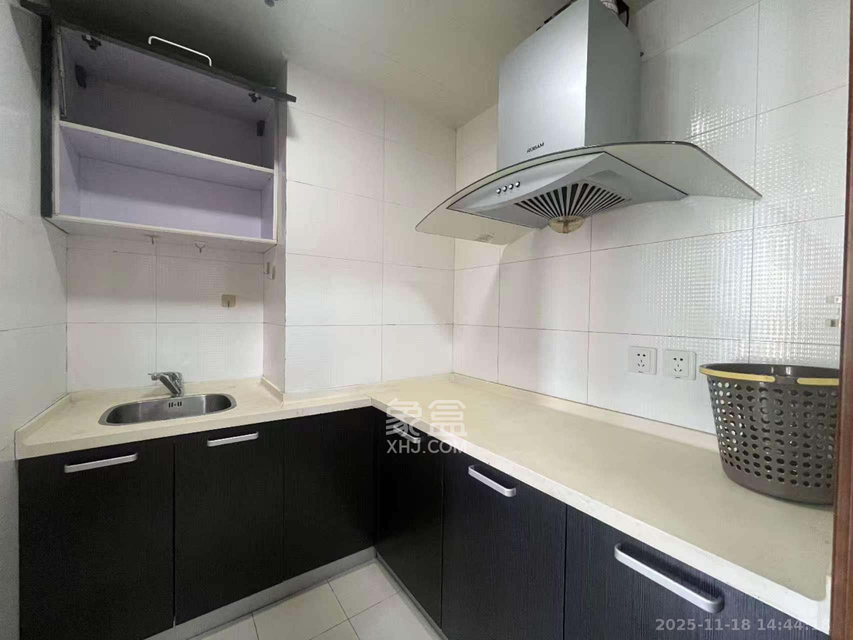 藏珑湖上国际花园 1室1厅1卫 1700.0元/月 藏珑湖上国际花园 1室1厅1卫 1700.0元/月室内图