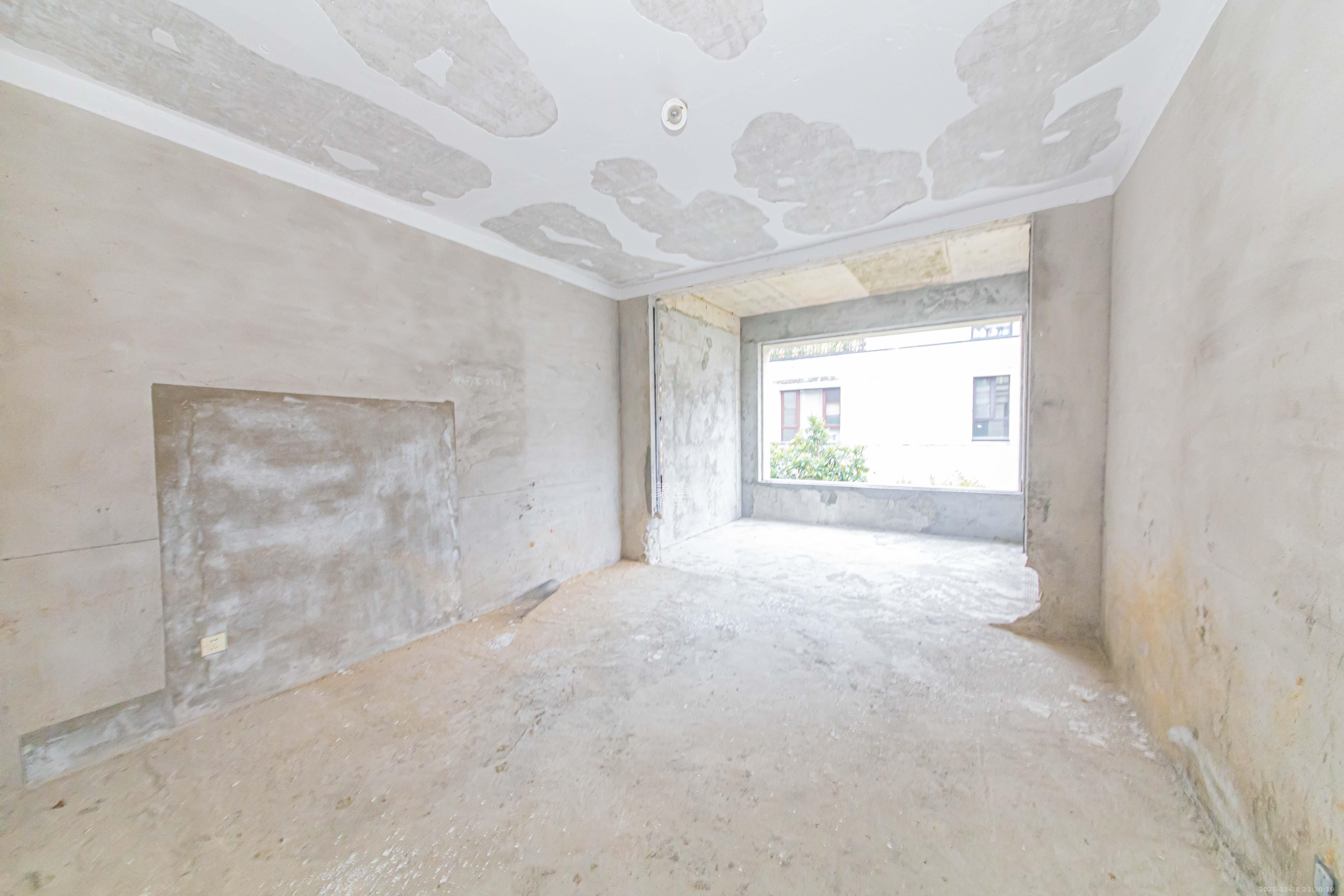 北辰中央公园A区 5室2厅3卫 480.0万 北辰中央公园A区 5室2厅3卫 480.0万卧室