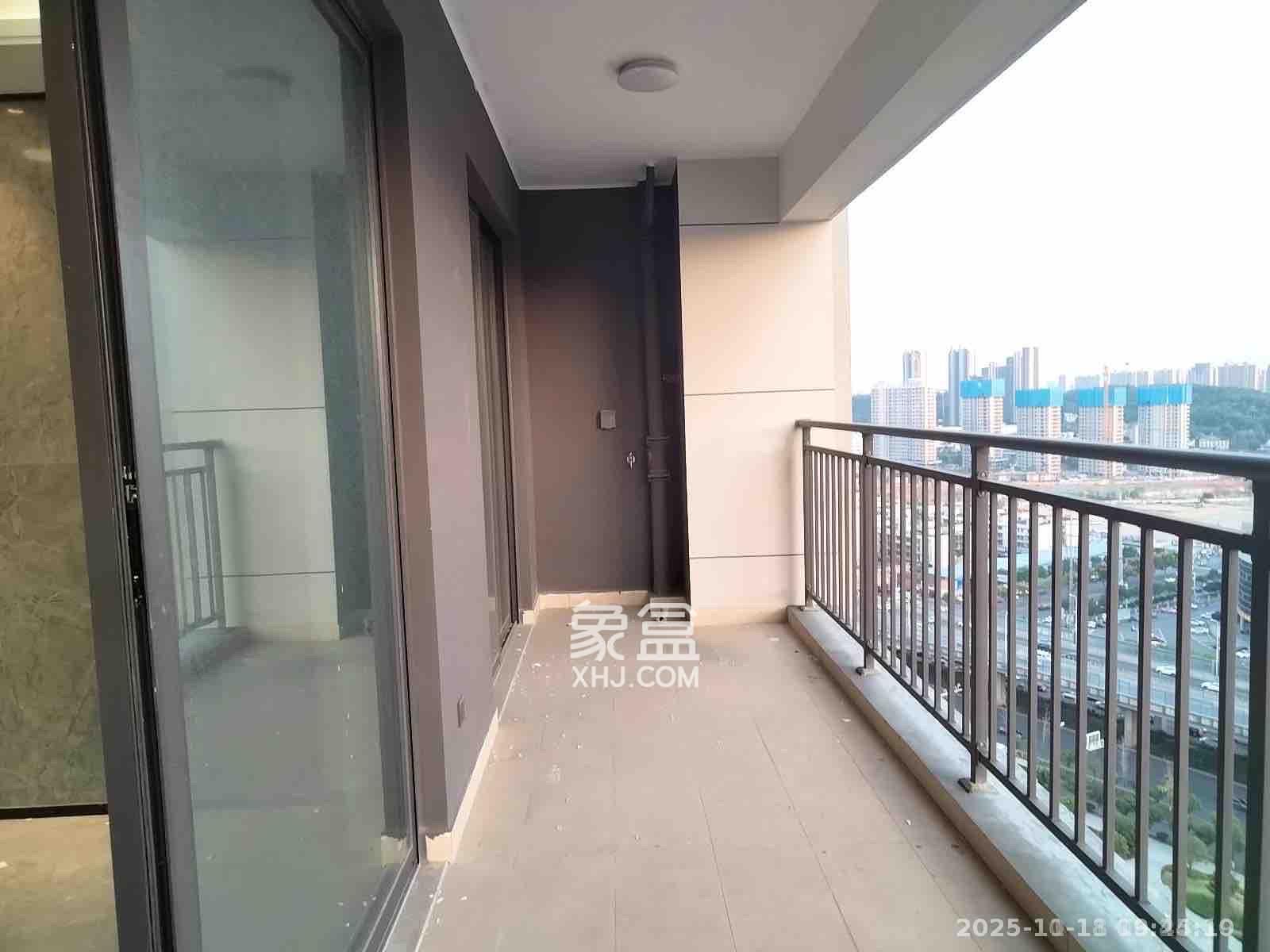 长房星城天地  3室2厅1卫    5200.0元/月室内图