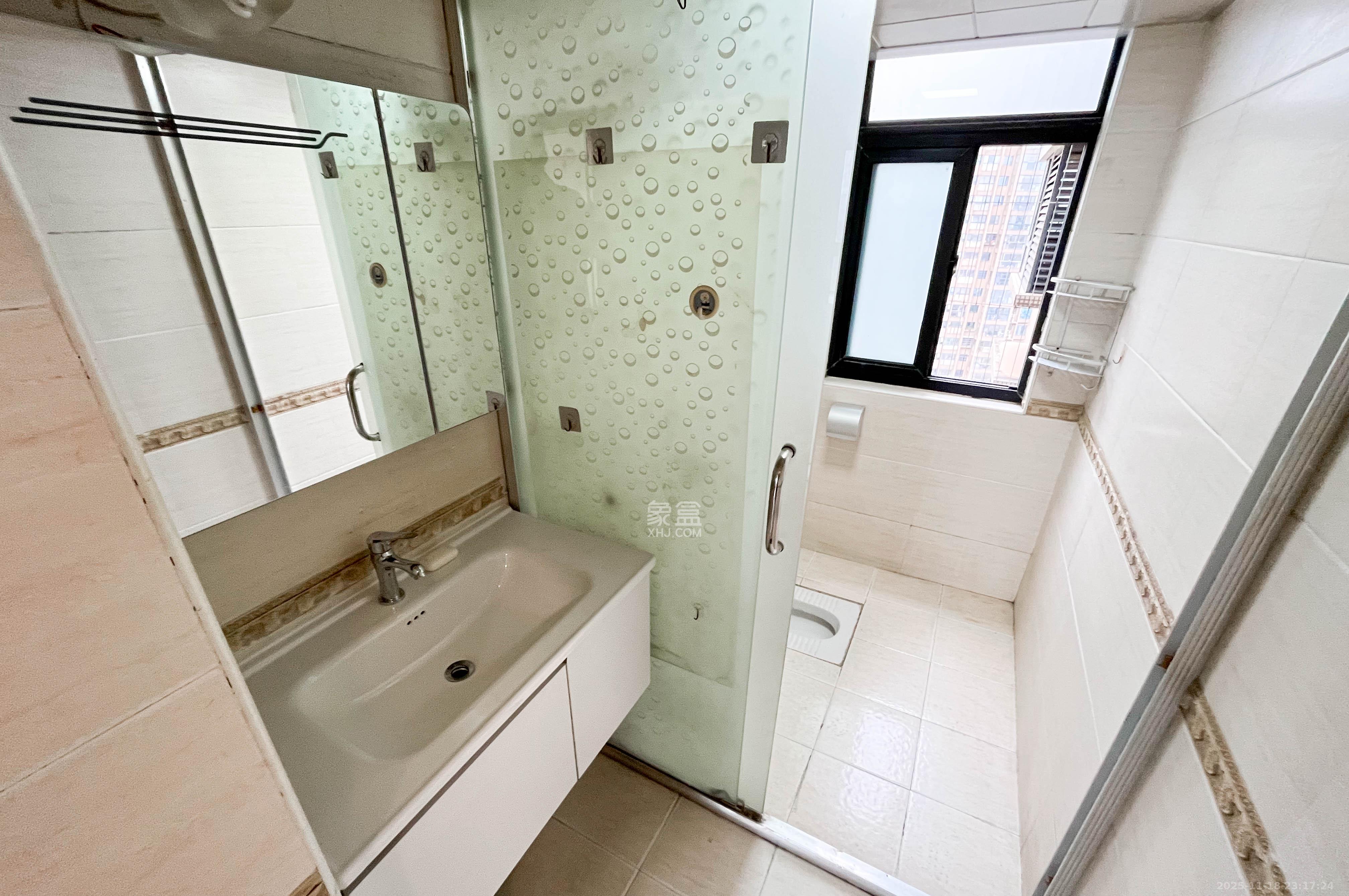 高鑫麓城 3室2厅1卫 78.0万 高鑫麓城 3室2厅1卫 78.0万卫生间