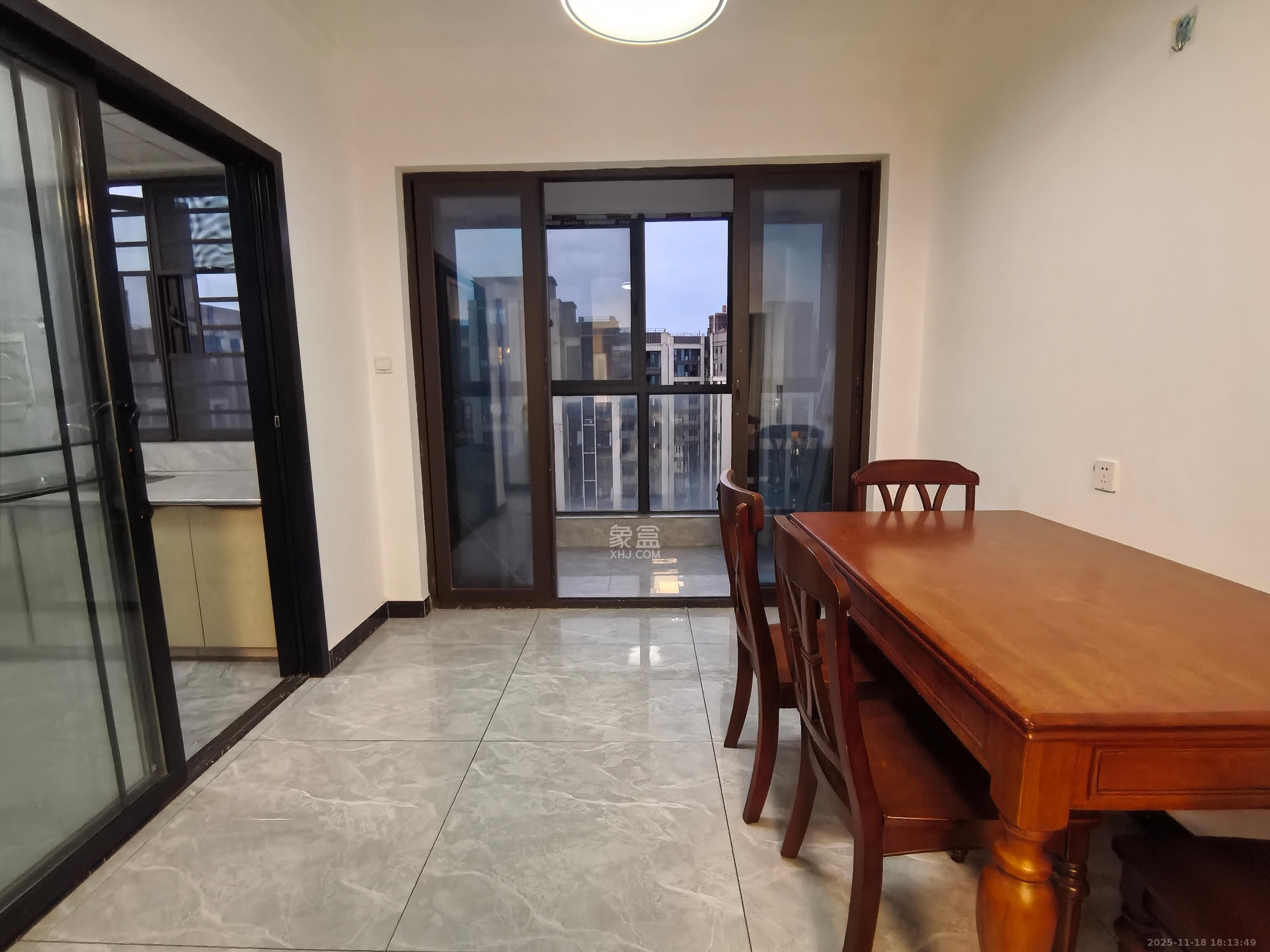 保利大都汇一期、二期  4室2厅2卫    3400.0元/月室内图