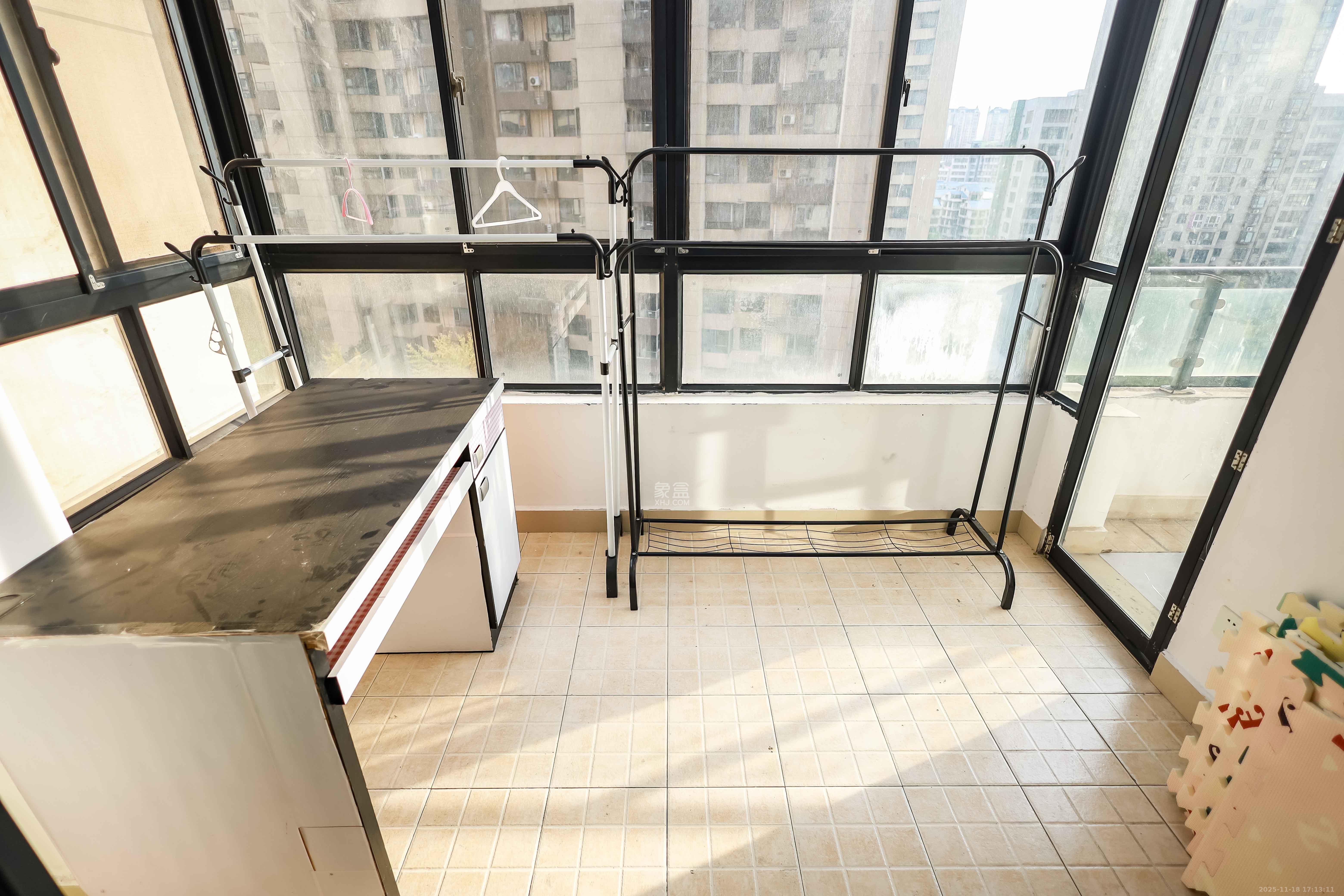 长房时代城 3室2厅2卫 118.8万 长房时代城 3室2厅2卫 118.8万阳台