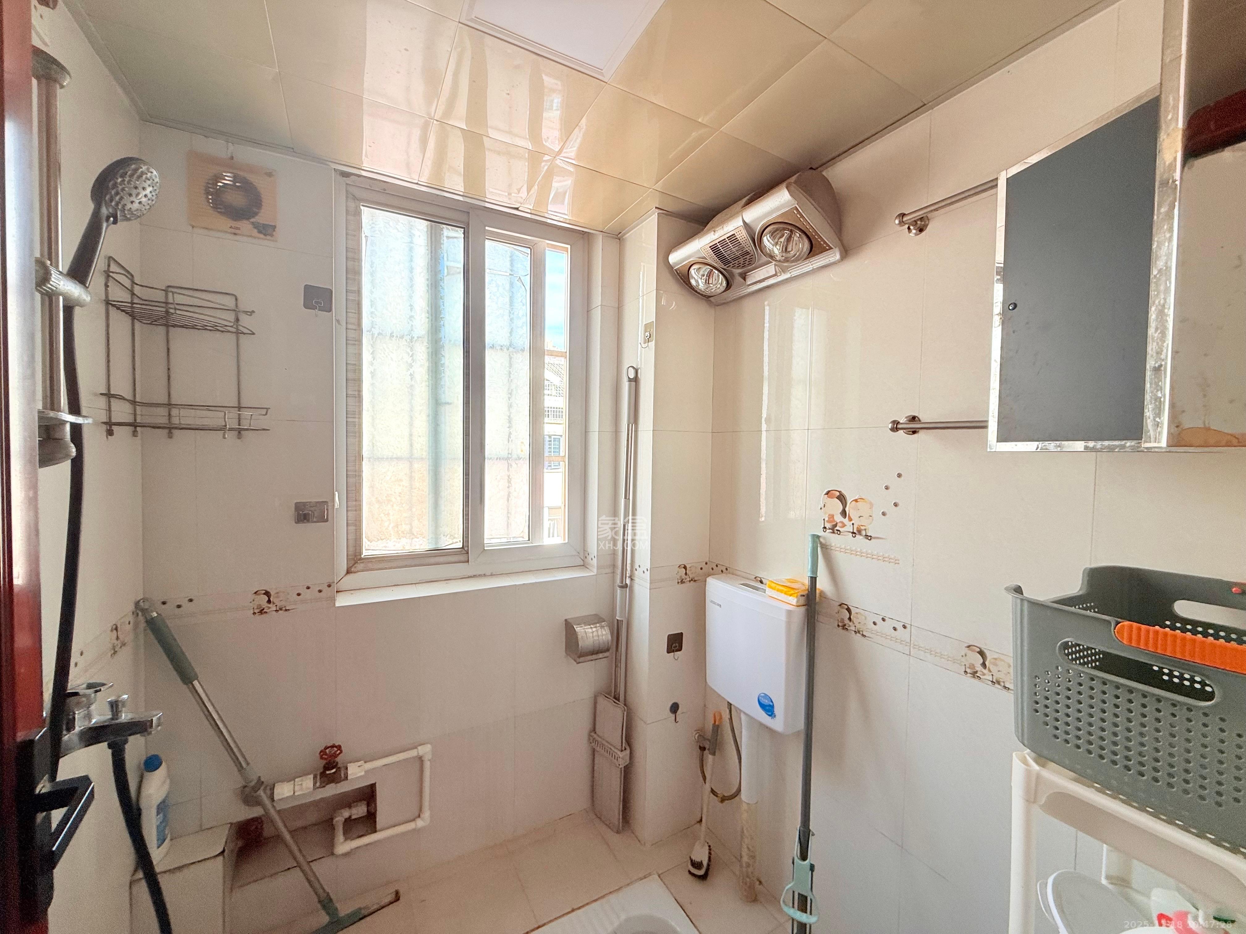 湘樟园小区(湘樟家园) 4室2厅2卫 2000.0元/月 湘樟园小区(湘樟家园) 4室2厅2卫 2000.0元/月室内图