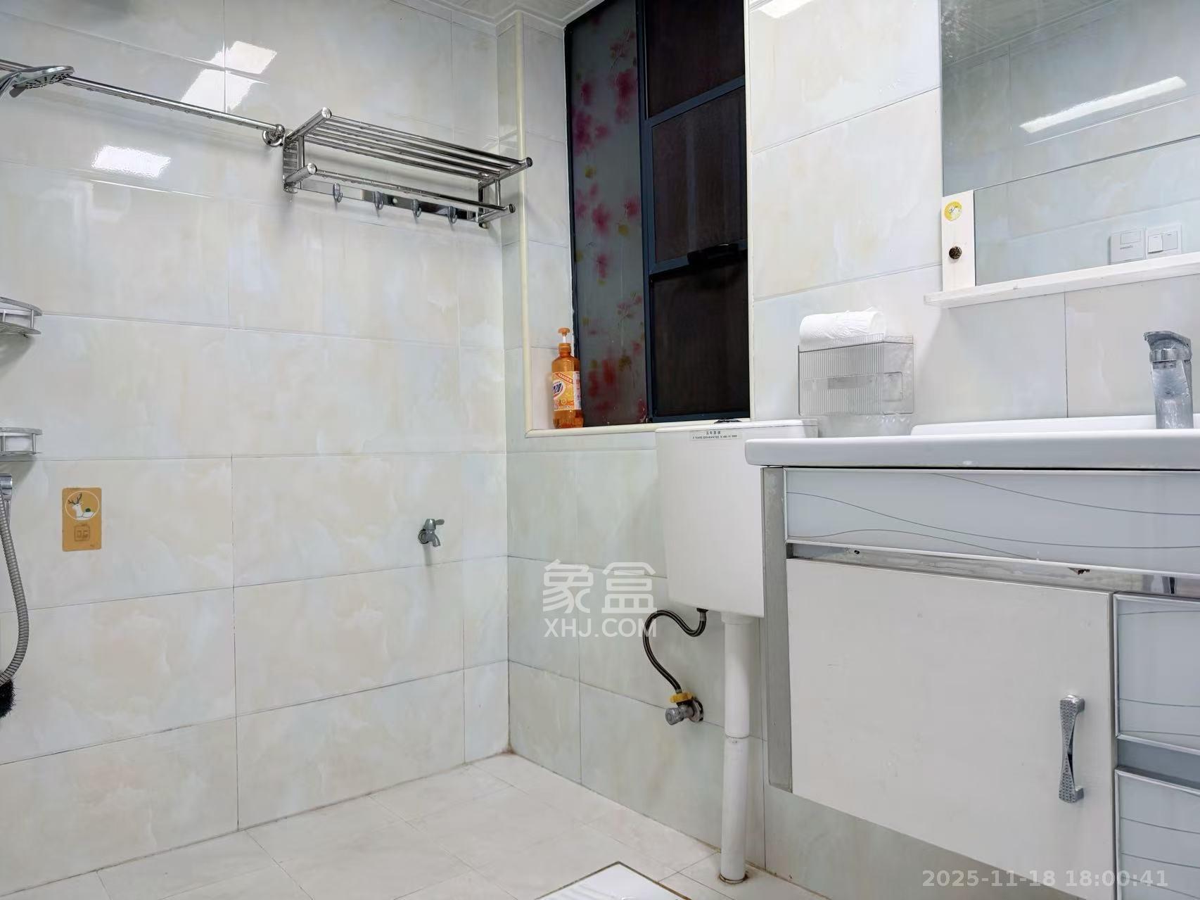 富春山 3室2厅2卫 2400.0元/月 富春山 3室2厅2卫 2400.0元/月室内图