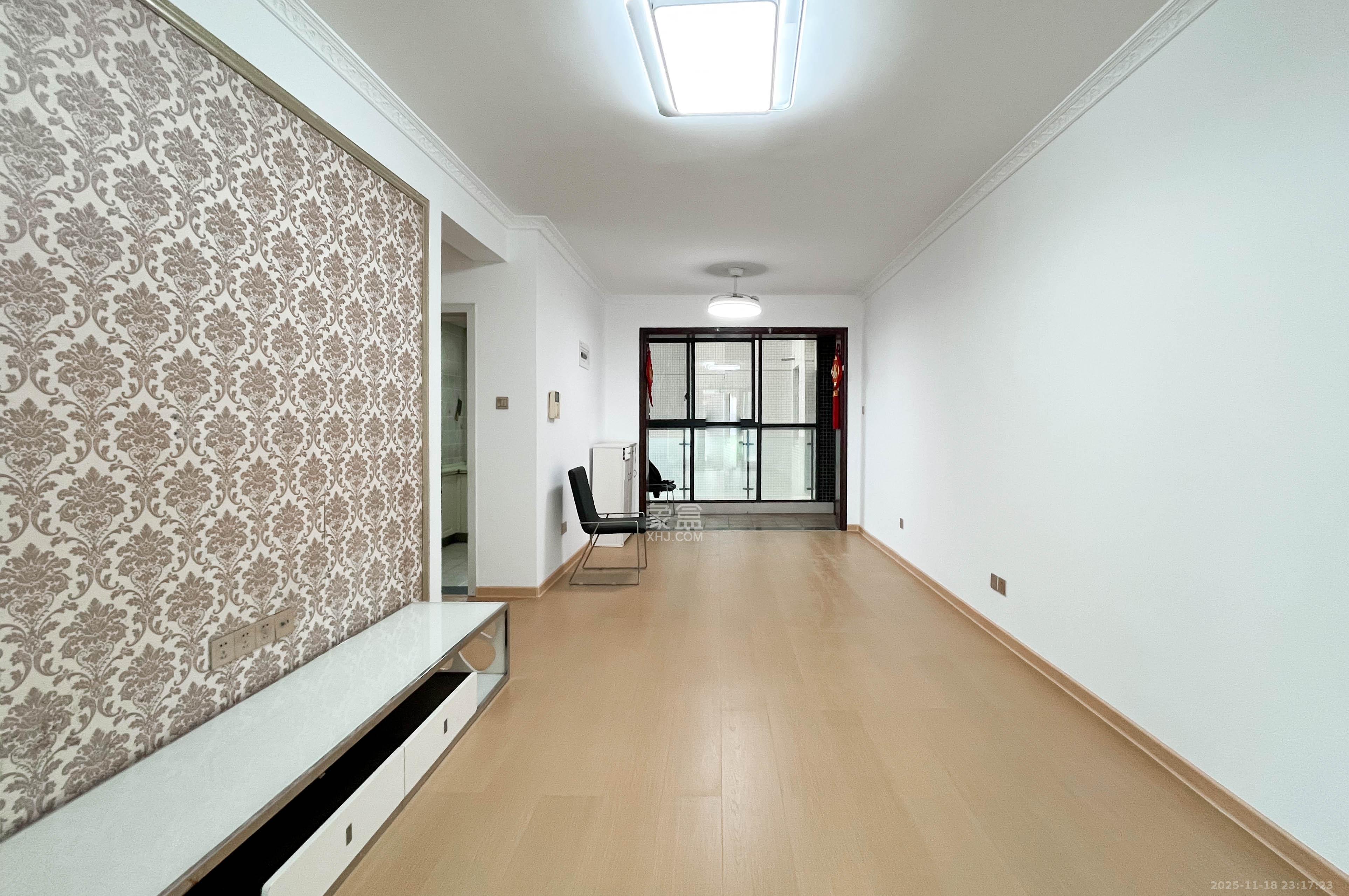 高鑫麓城  3室2厅1卫    78.0万客厅