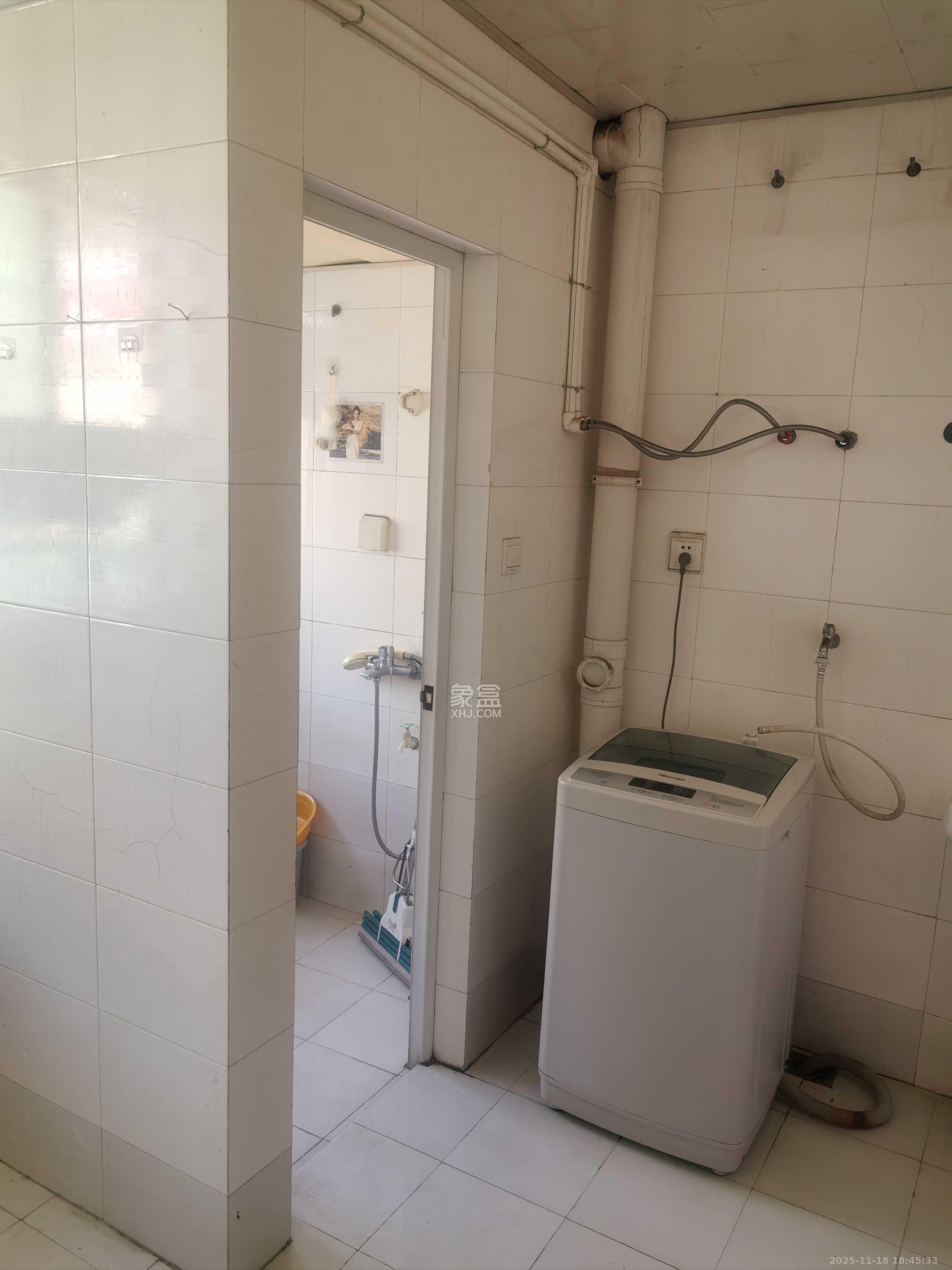 城西安置小区  3室2厅2卫    1500.0元/月室内图