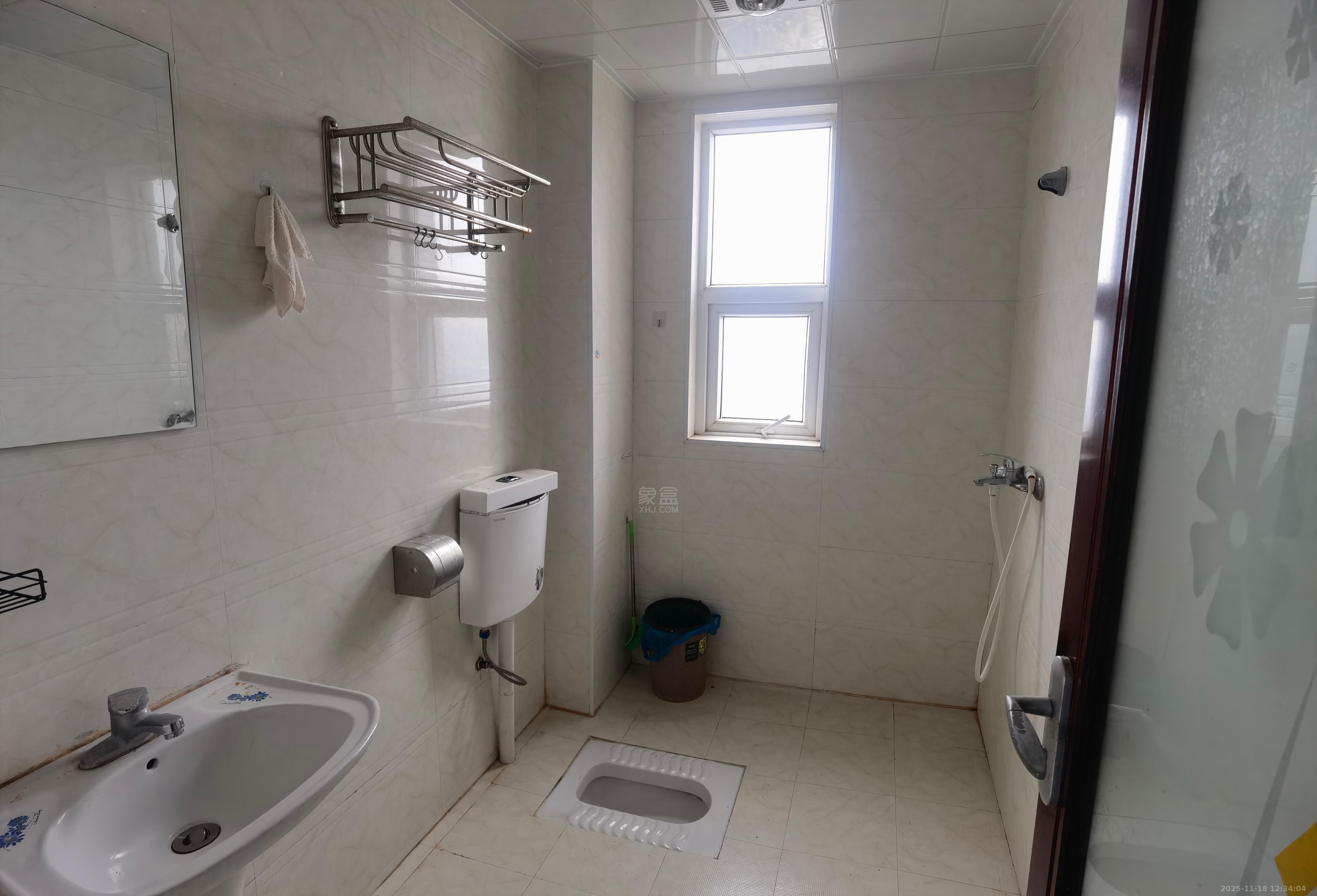 美的城三期  3室2厅2卫    1500.0元/月室内图