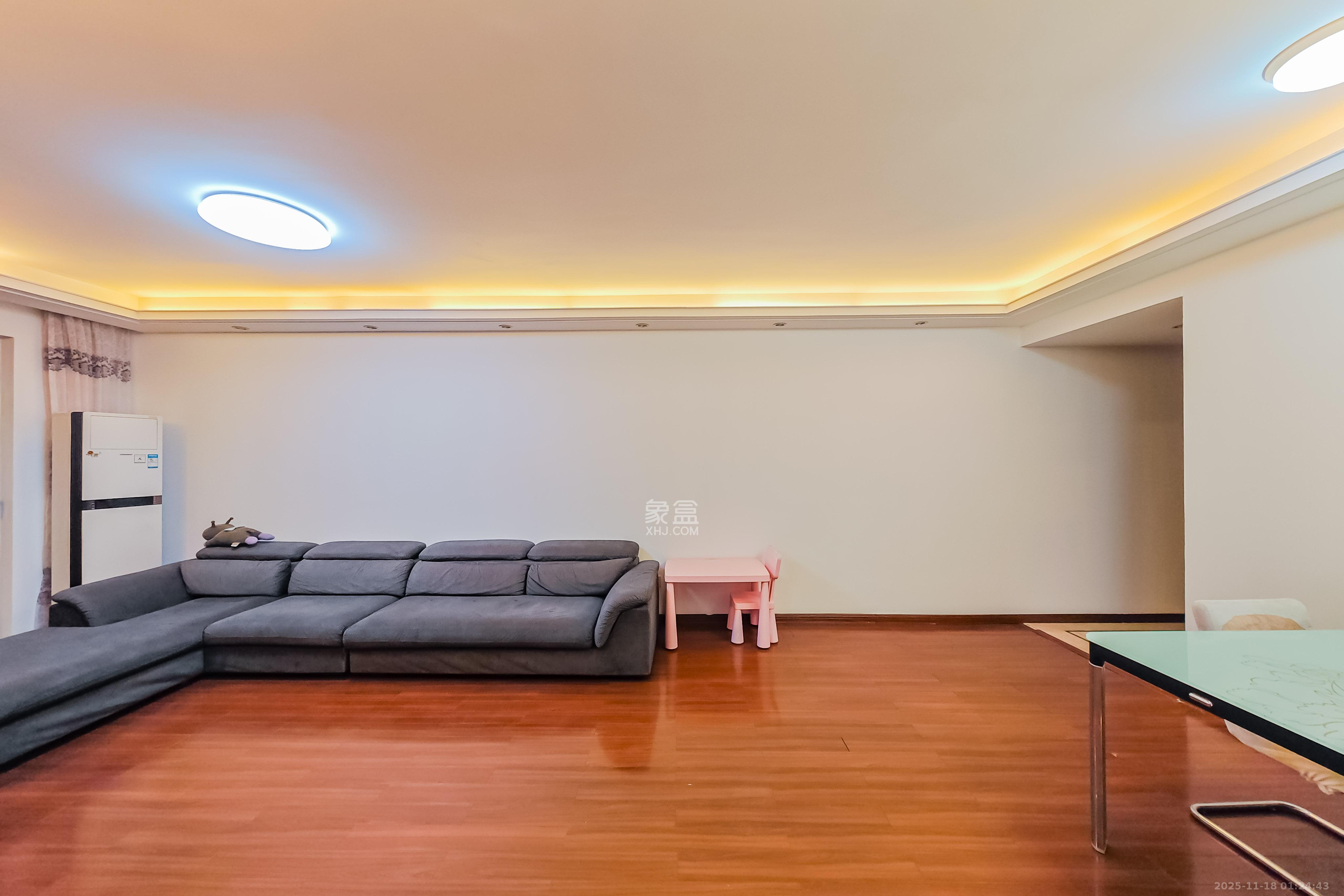 万科金域华府一期 3室2厅1卫 105.0万 万科金域华府一期 3室2厅1卫 105.0万客厅