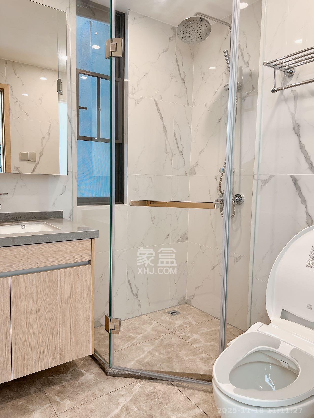 复地滨江金融中心  3室1厅2卫    3800.0元/月