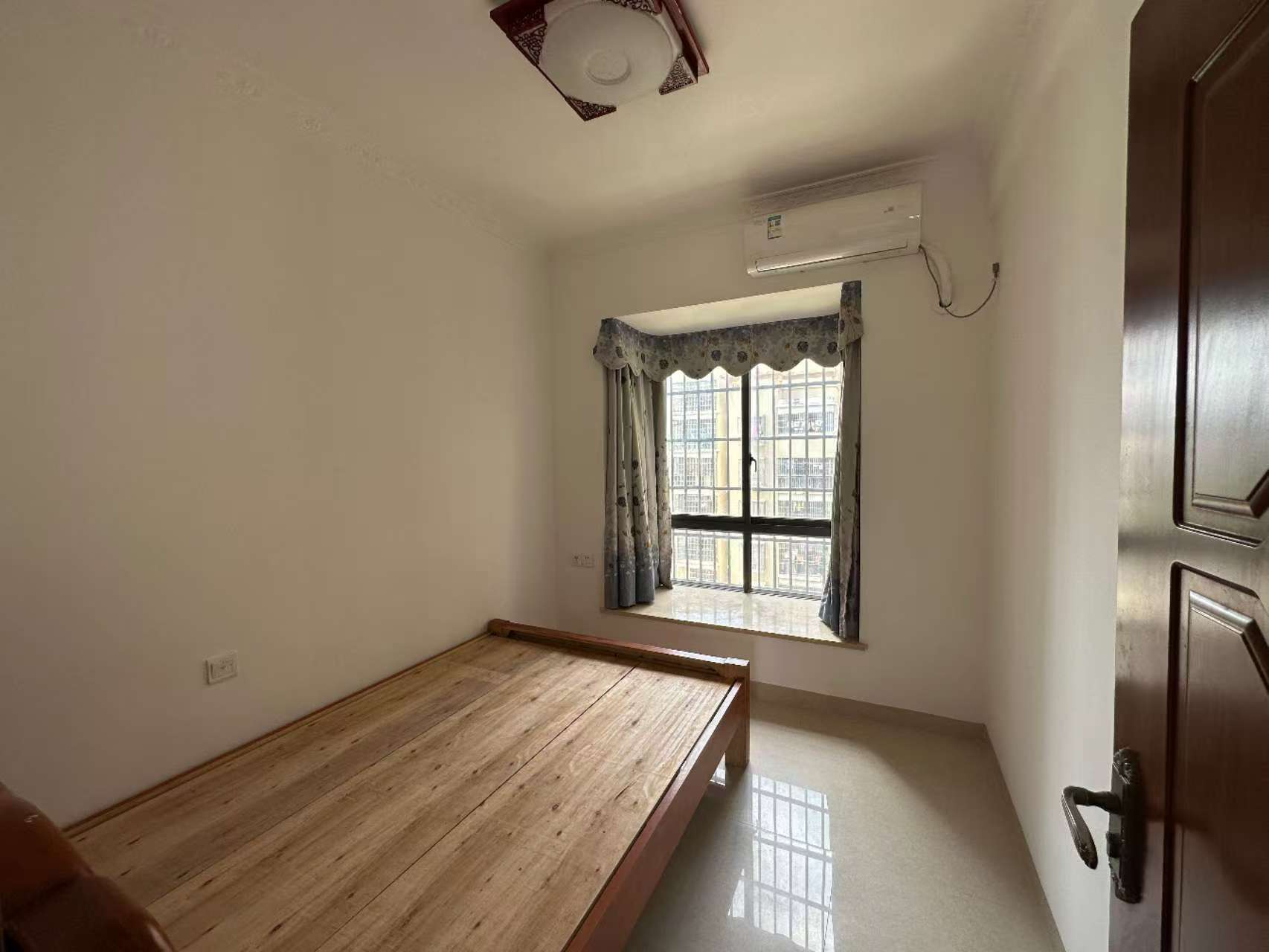 南江花园  2室1厅1卫    1600.0元/月室内图