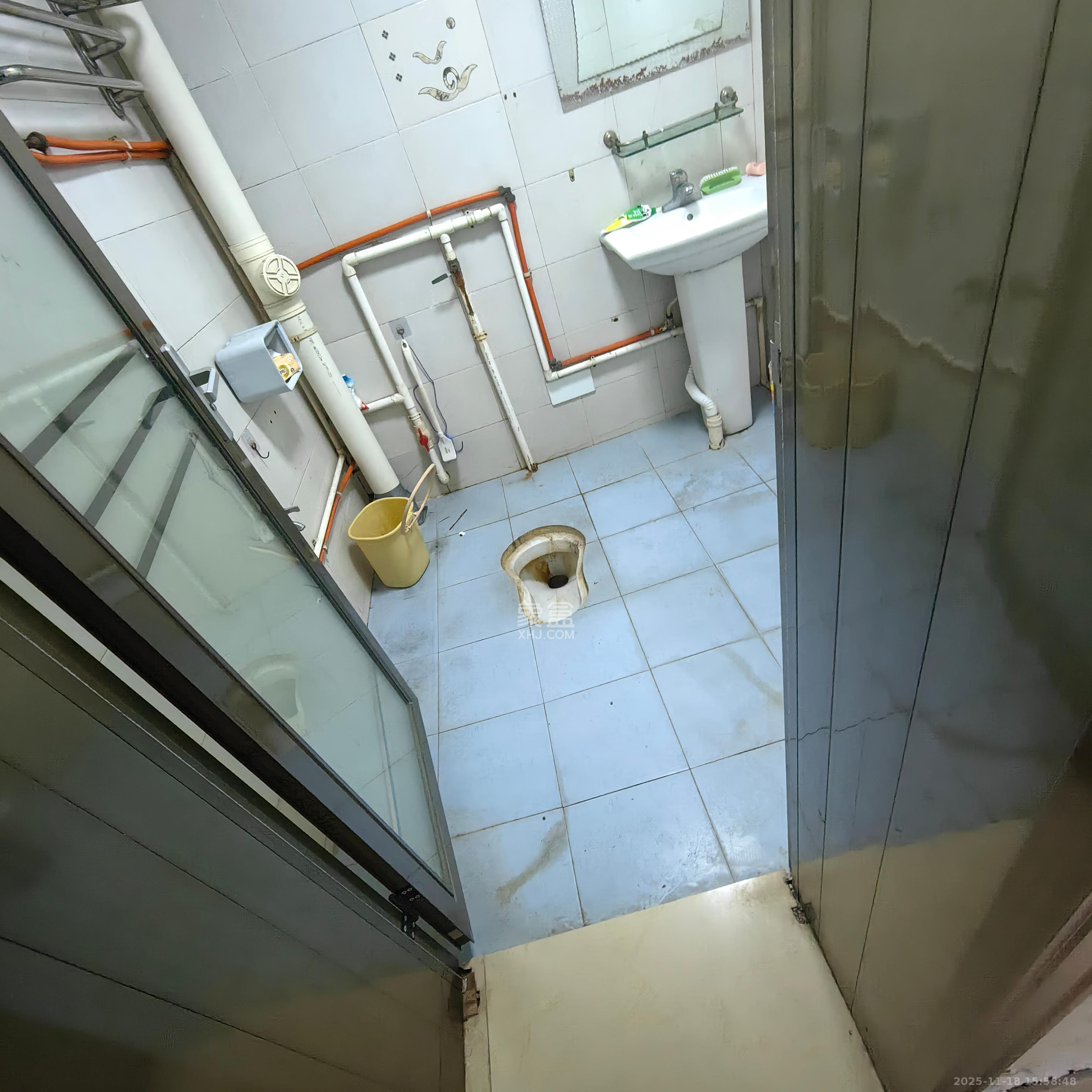 中南汽车世界  2室2厅1卫    1100.0元/月室内图