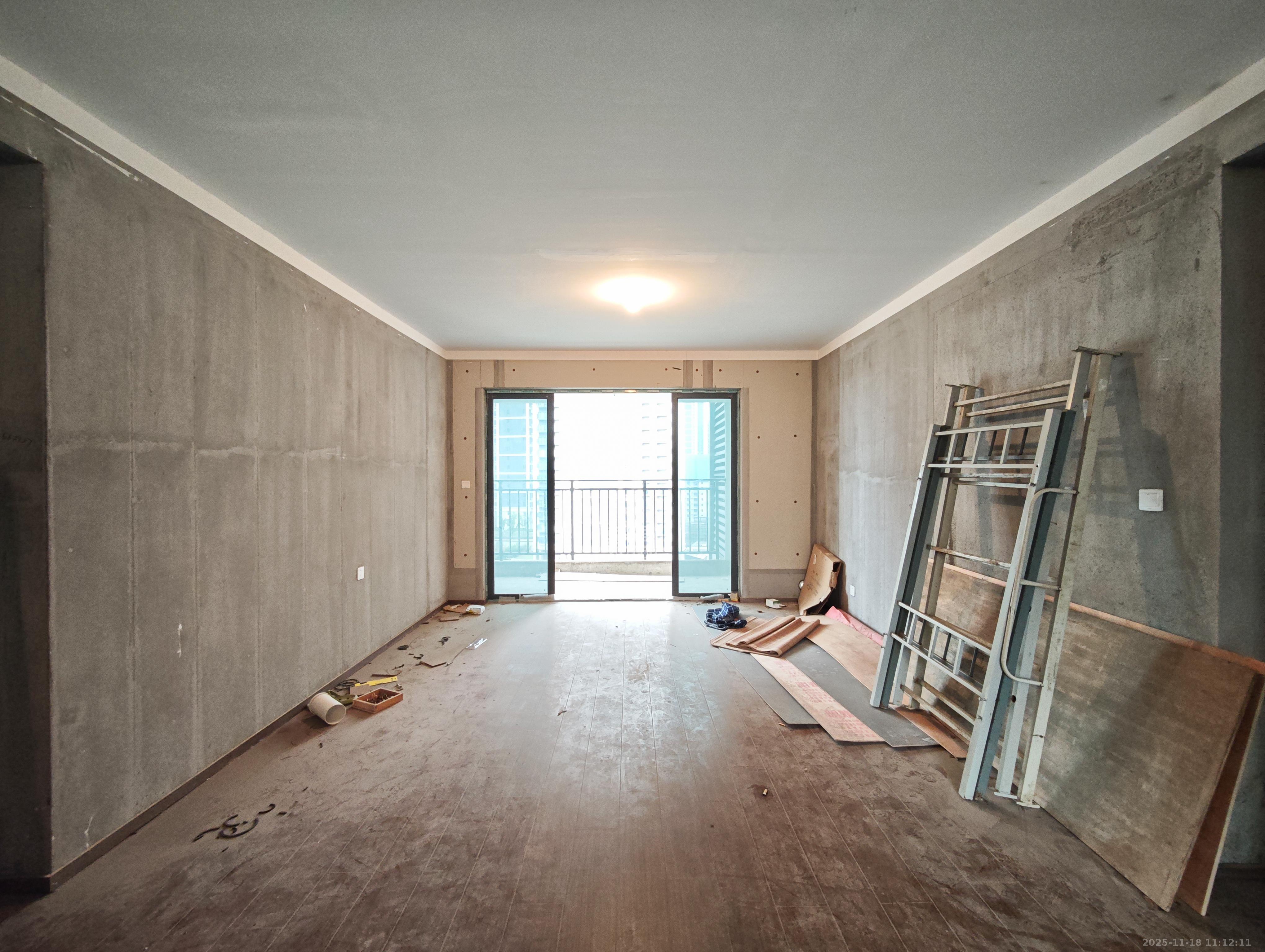 长房岭秀时代 4室2厅2卫 118.0万 长房岭秀时代 4室2厅2卫 118.0万客厅