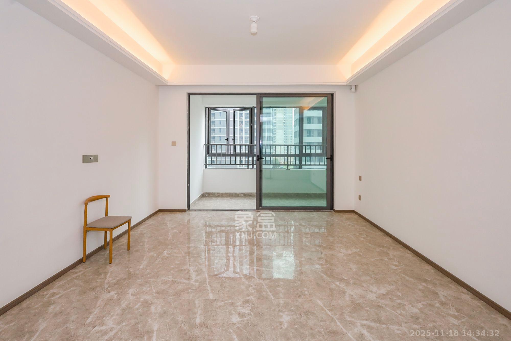 复地滨江金融中心  4室2厅2卫    4200.0元/月室内图