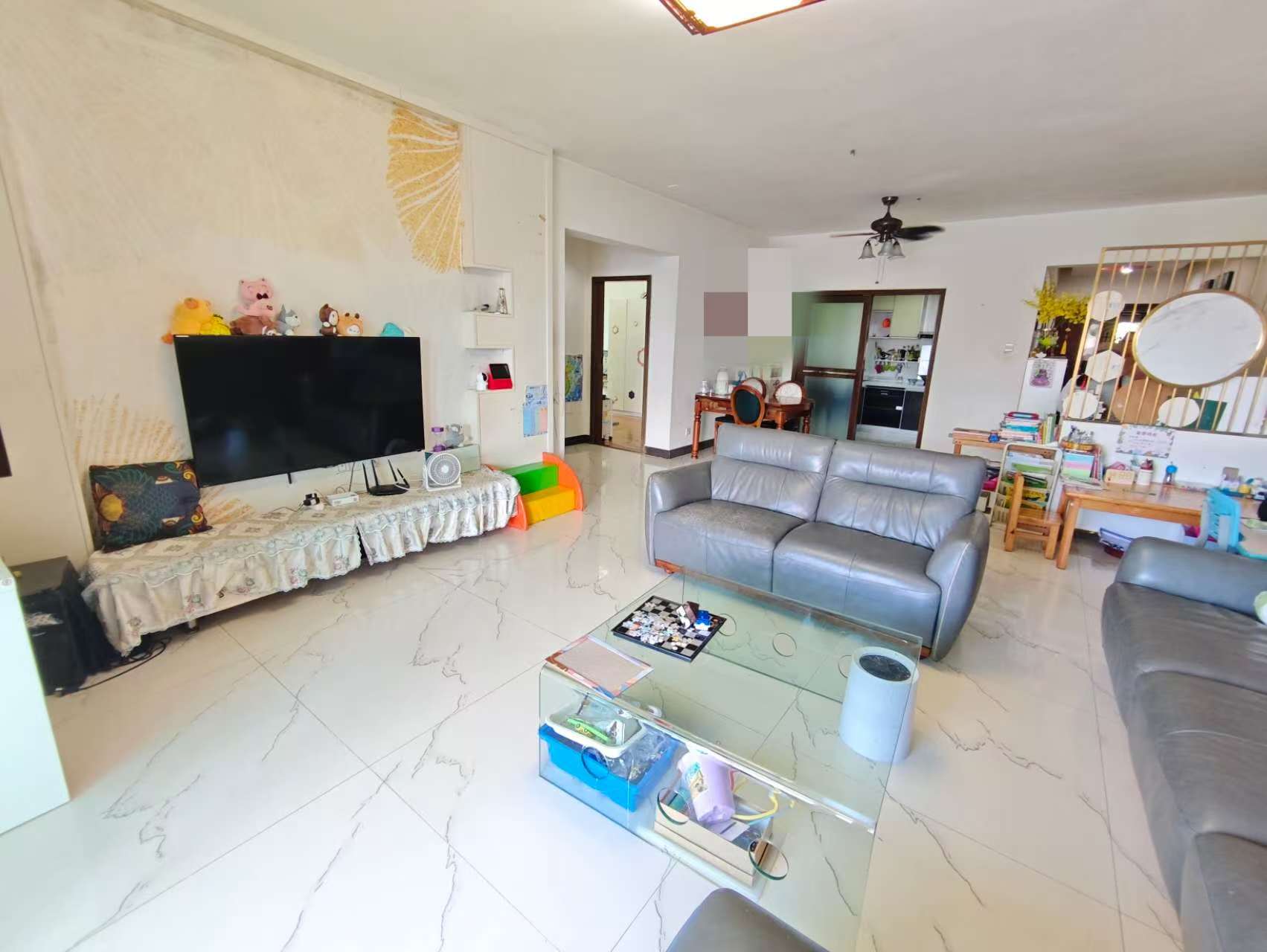 奥林匹克花园 3室2厅2卫 230.0万 奥林匹克花园 3室2厅2卫 230.0万客厅