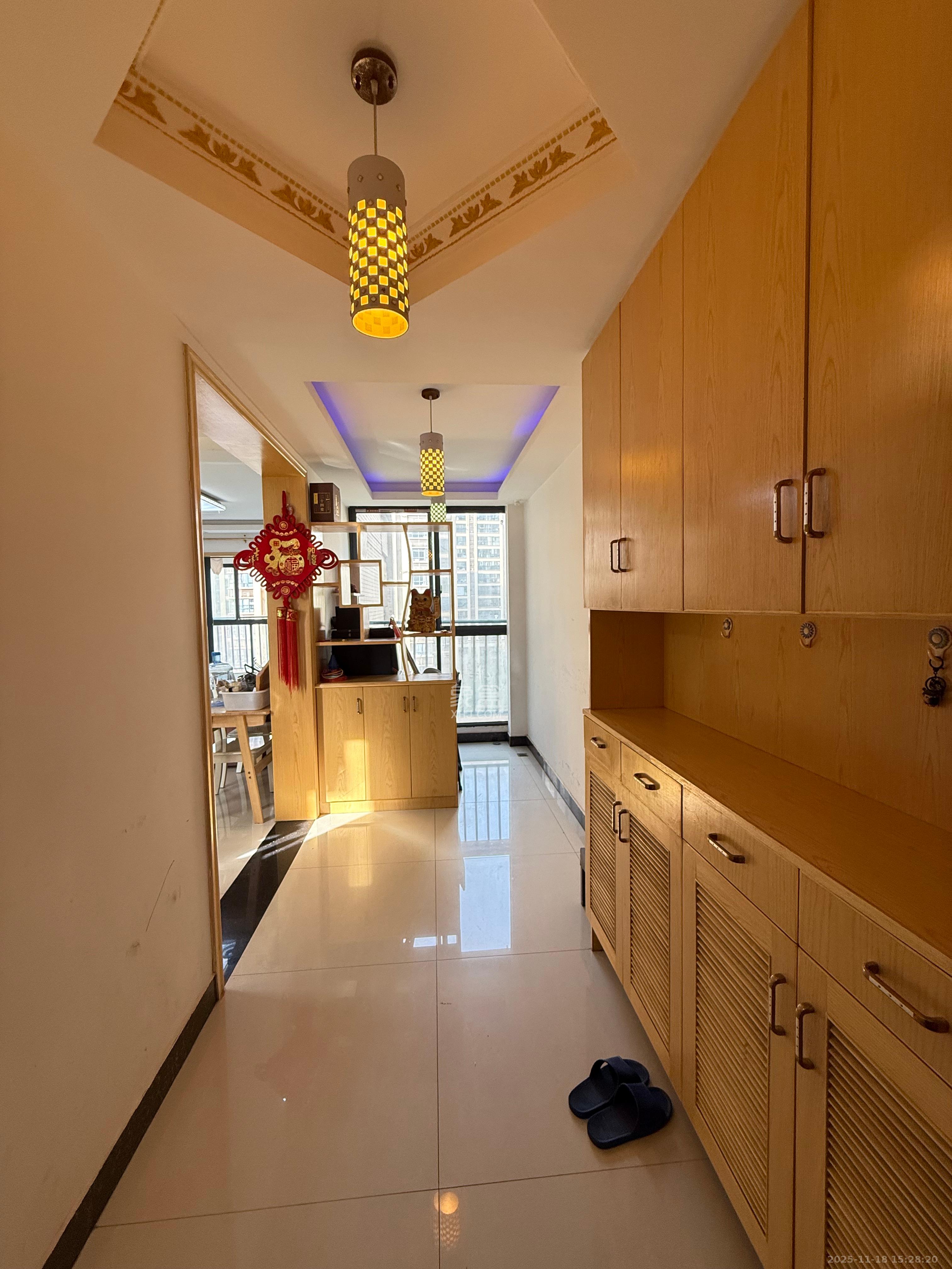 中建芙蓉嘉苑  3室2厅2卫    2400.0元/月室内图