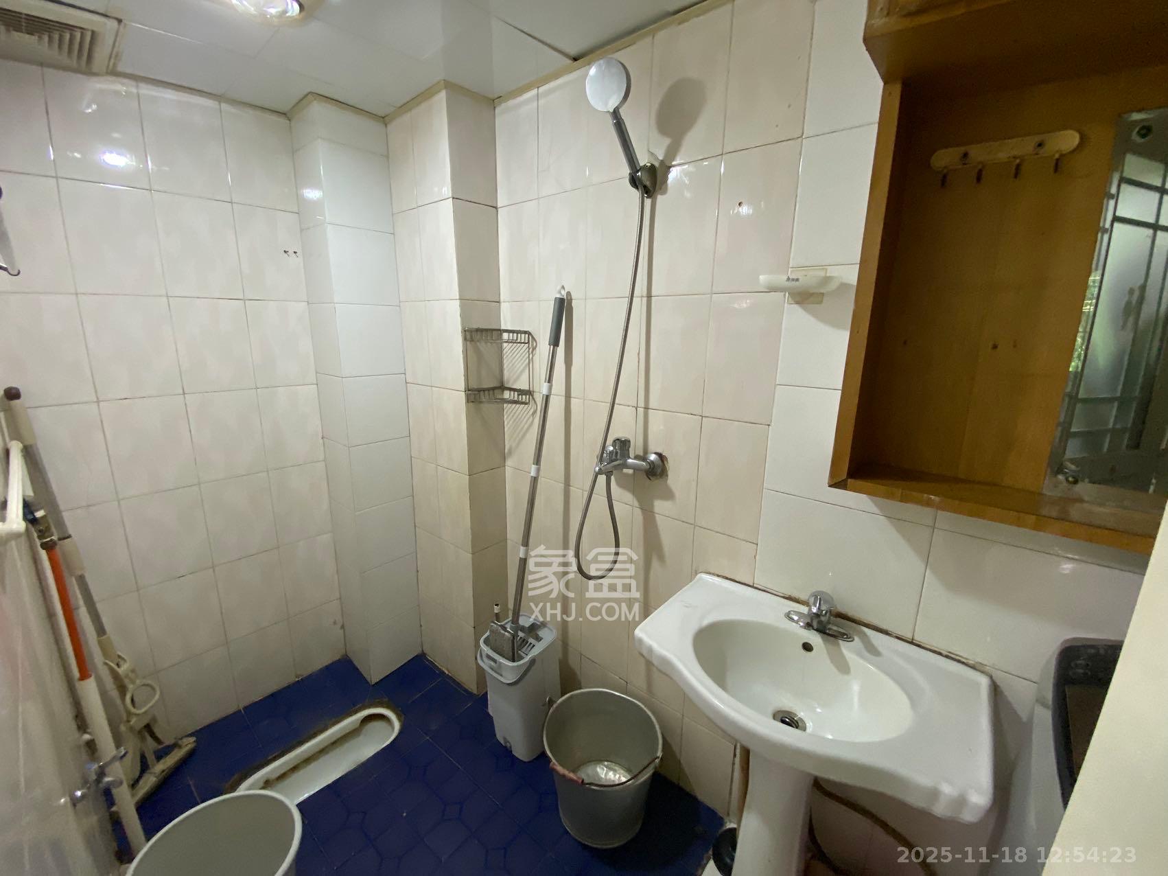 紫荆花园 2室2厅2卫 1700.0元/月 紫荆花园 2室2厅2卫 1700.0元/月室内图