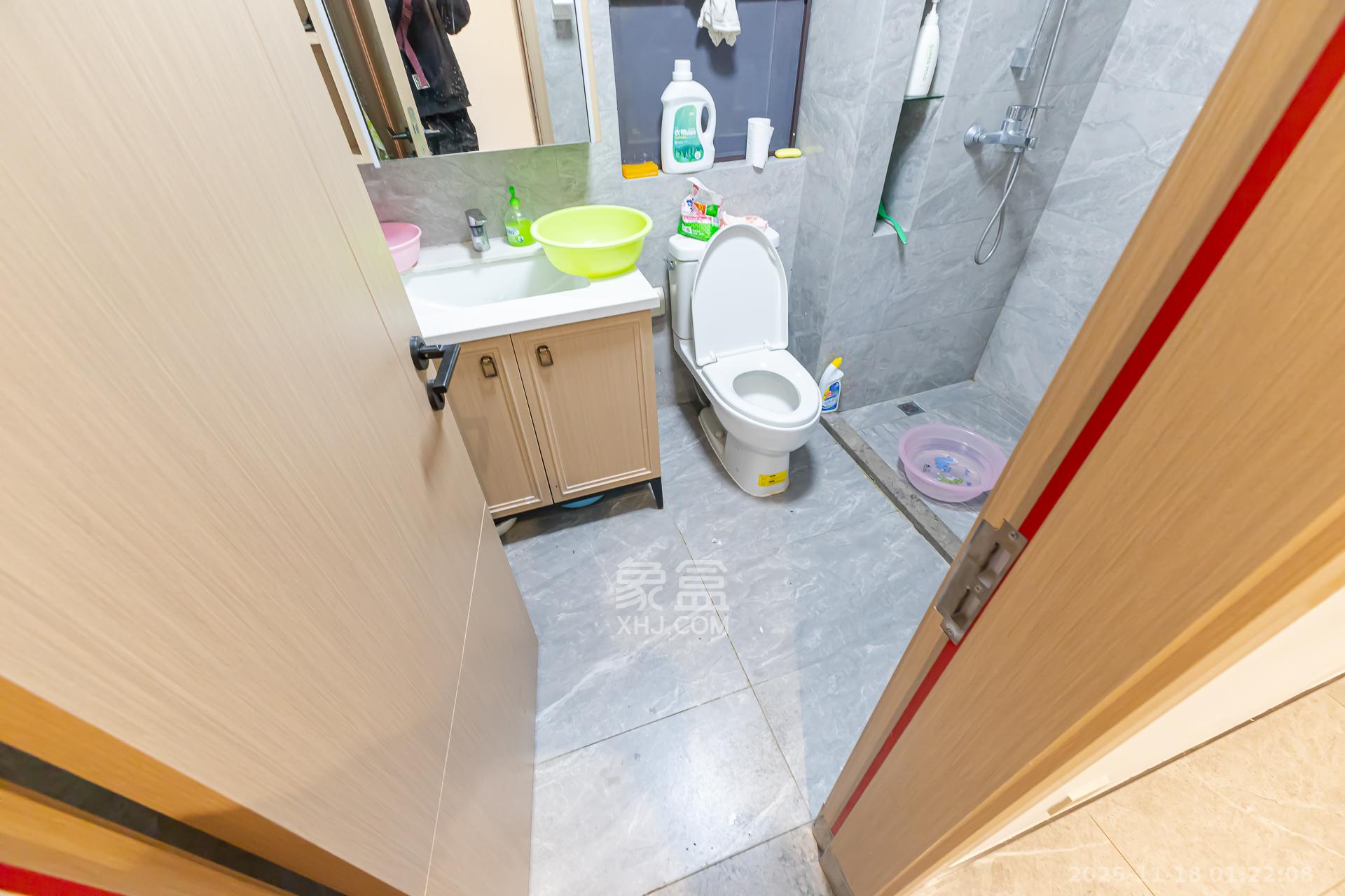 时代建发和著  4室2厅2卫    188.0万卫生间