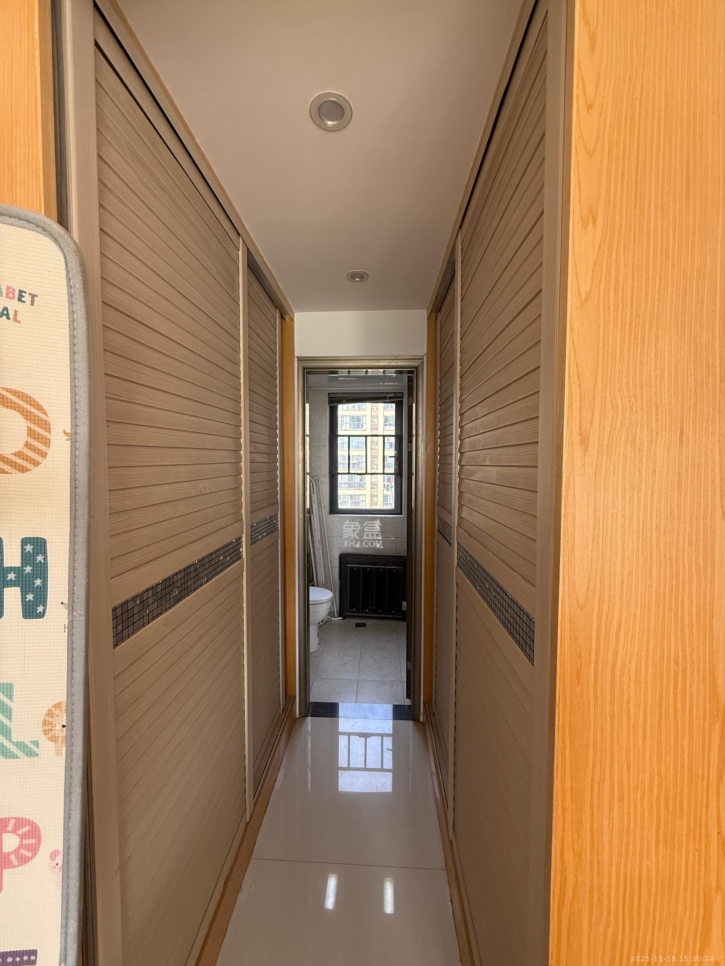 中建芙蓉嘉苑  3室2厅2卫    2400.0元/月室内图