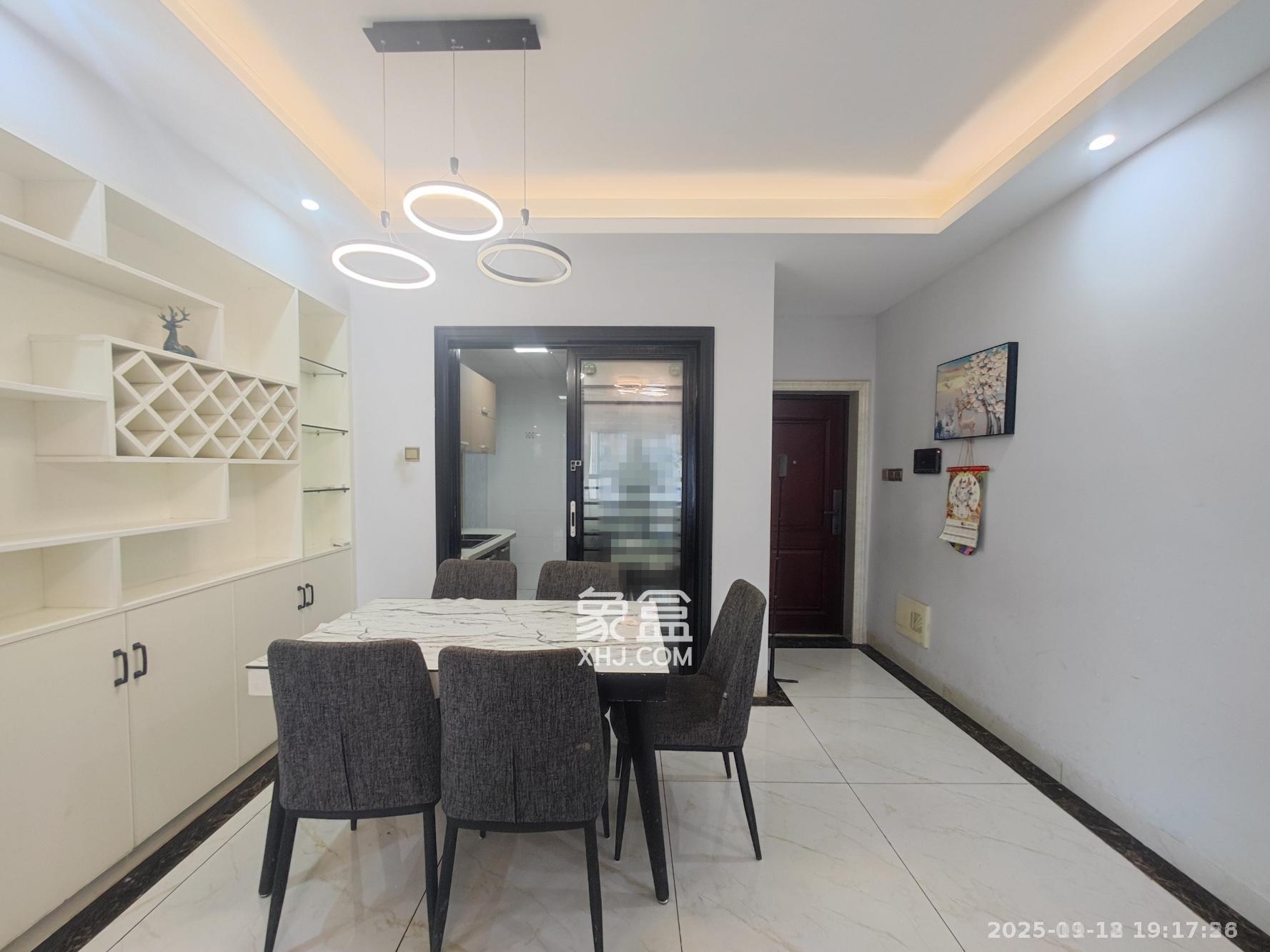 长房半岛蓝湾(观山月) 3室2厅1卫 2600.0元/月 长房半岛蓝湾(观山月) 3室2厅1卫 2600.0元/月室内图