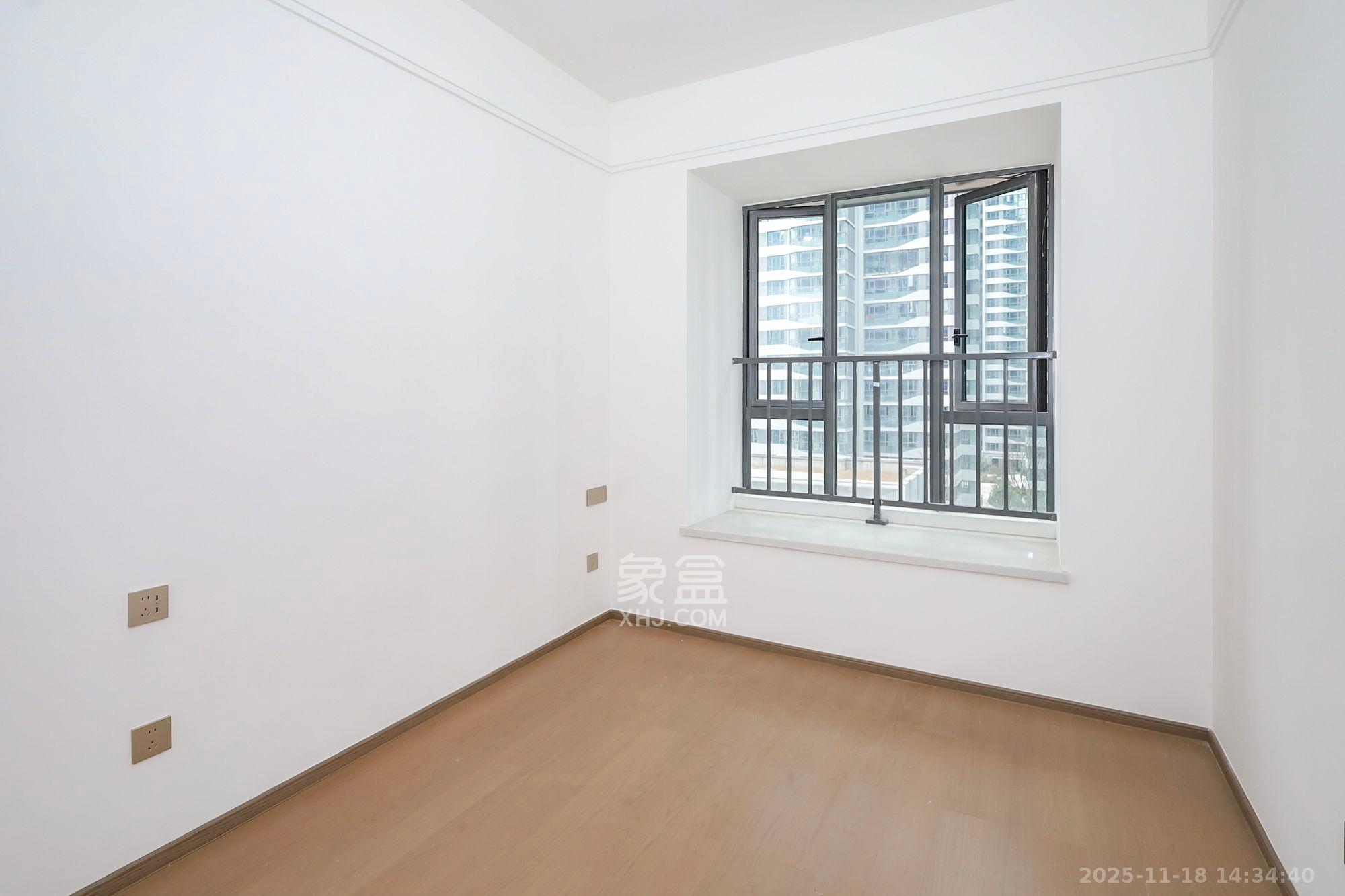 复地滨江金融中心  4室2厅2卫    4200.0元/月室内图